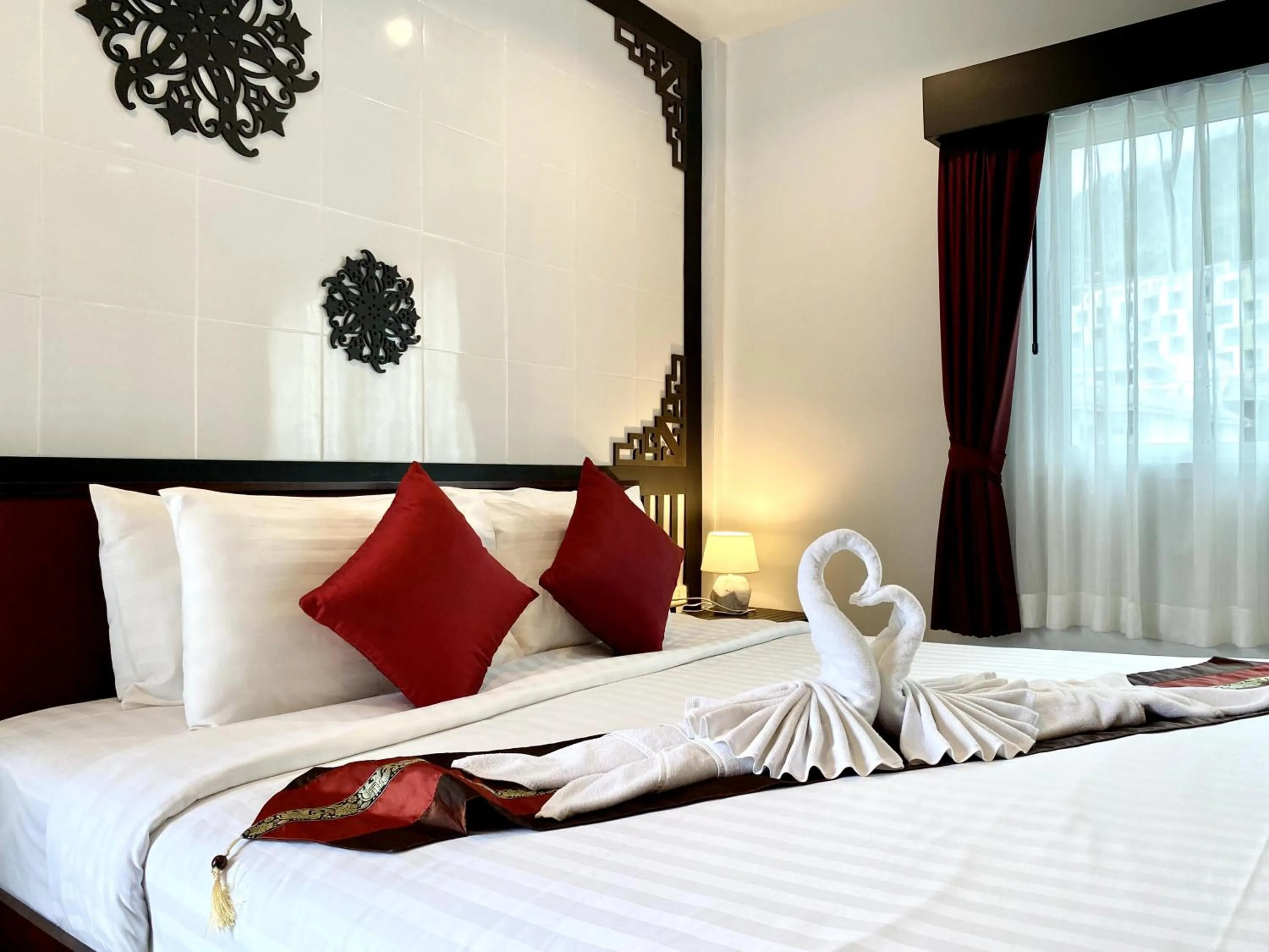 Bed in Sunray Beach Hotel Patong