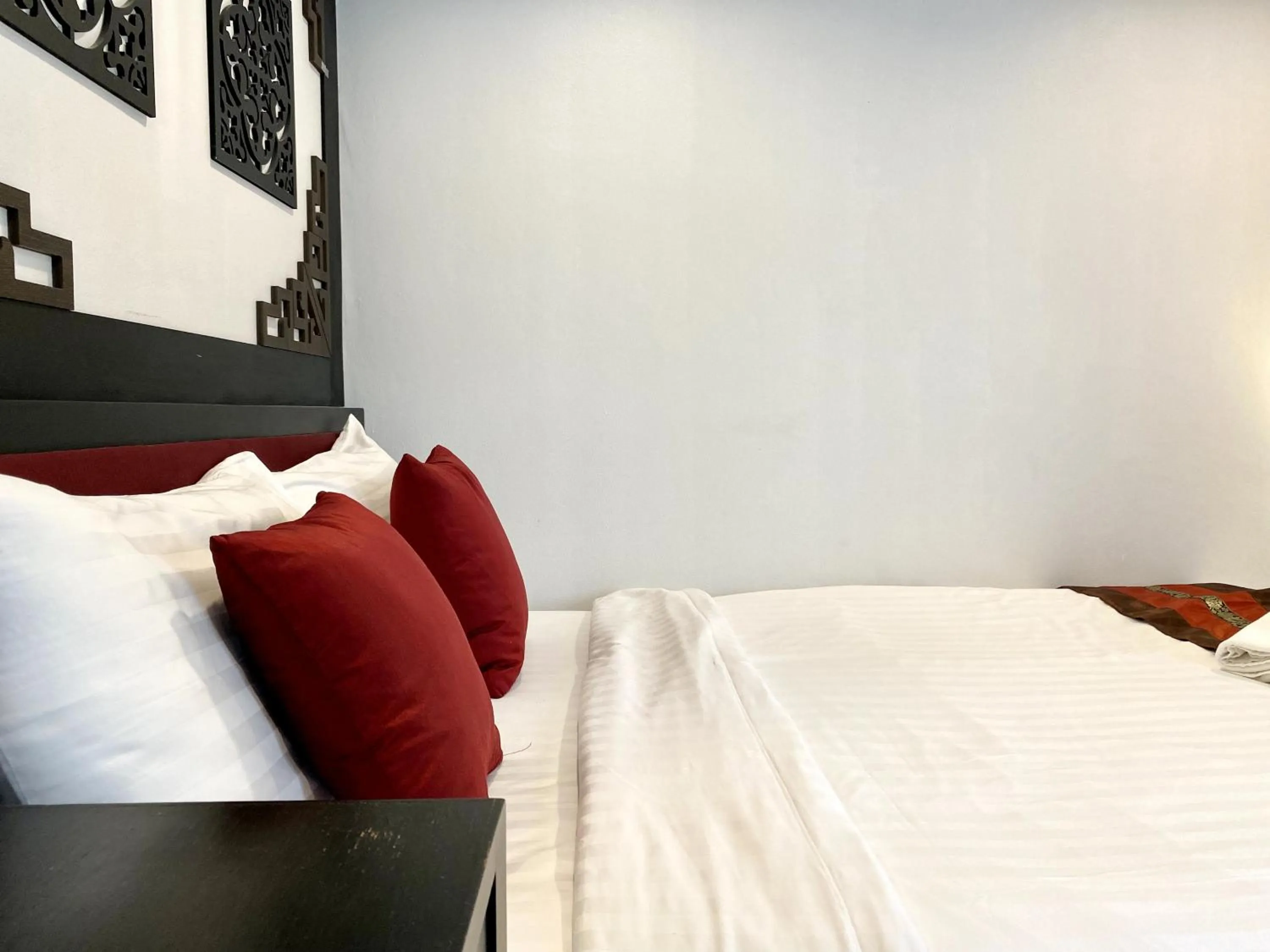 Bed in Sunray Beach Hotel Patong