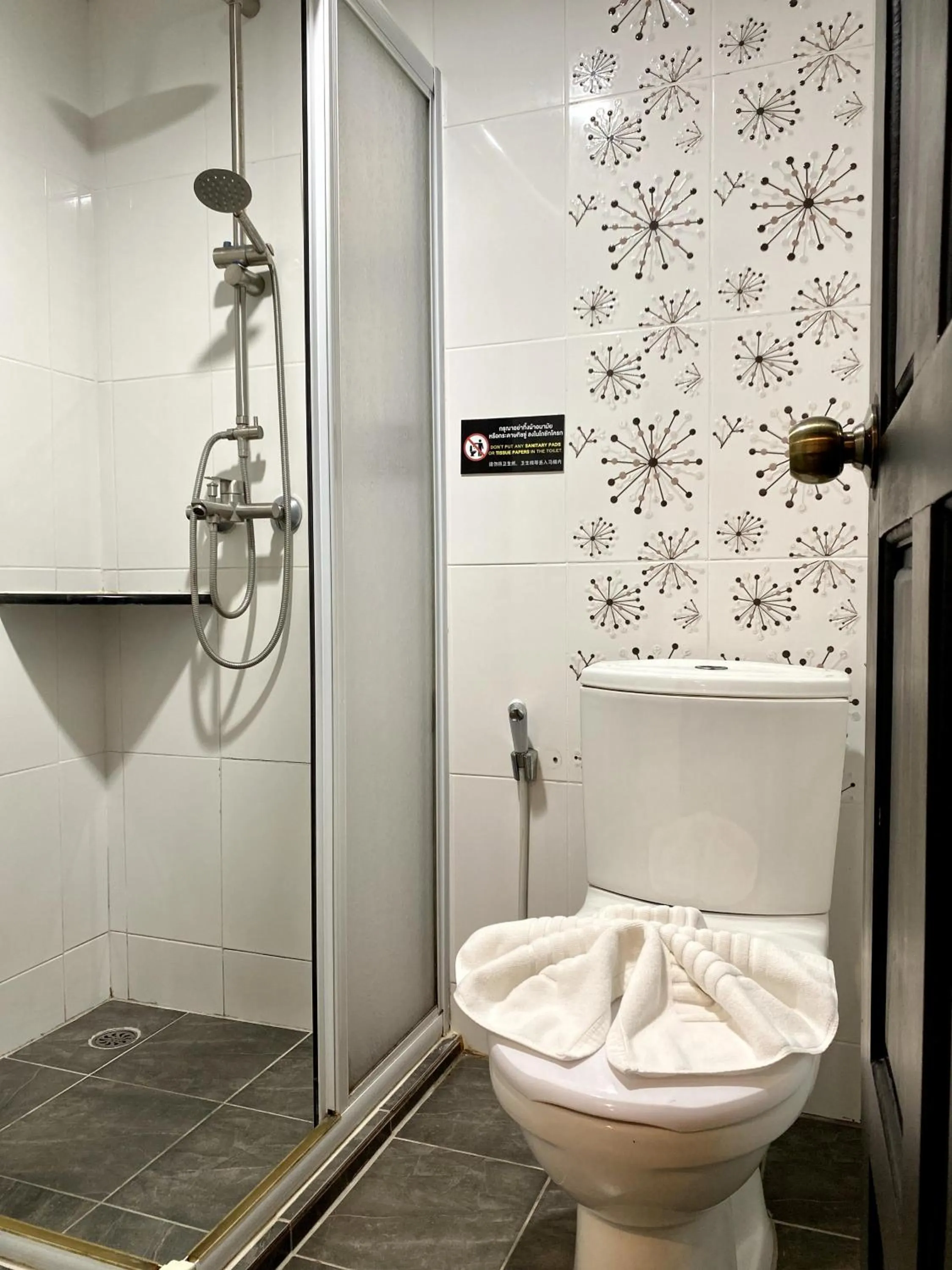 Toilet in Sunray Beach Hotel Patong