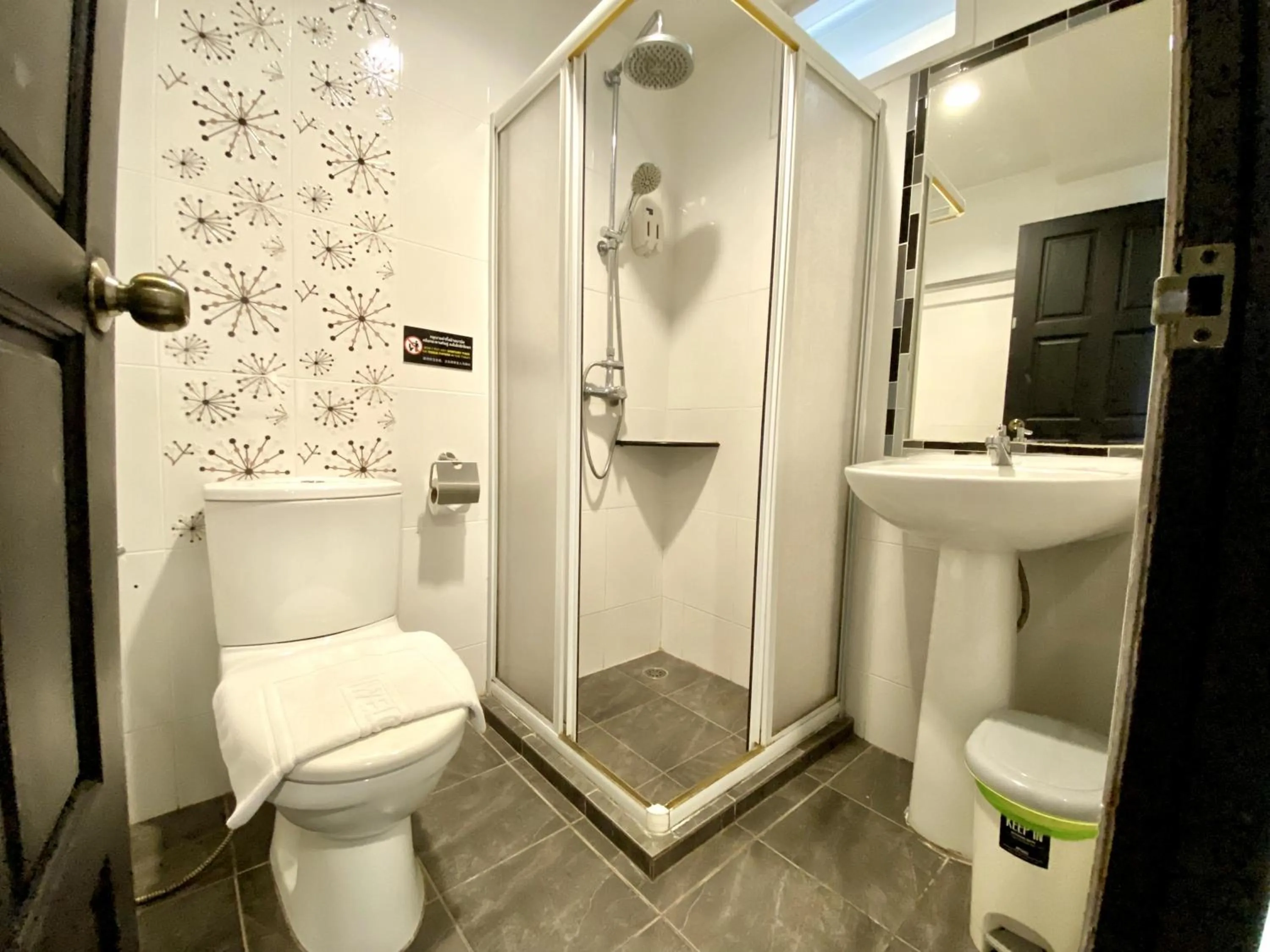 Shower in Sunray Beach Hotel Patong