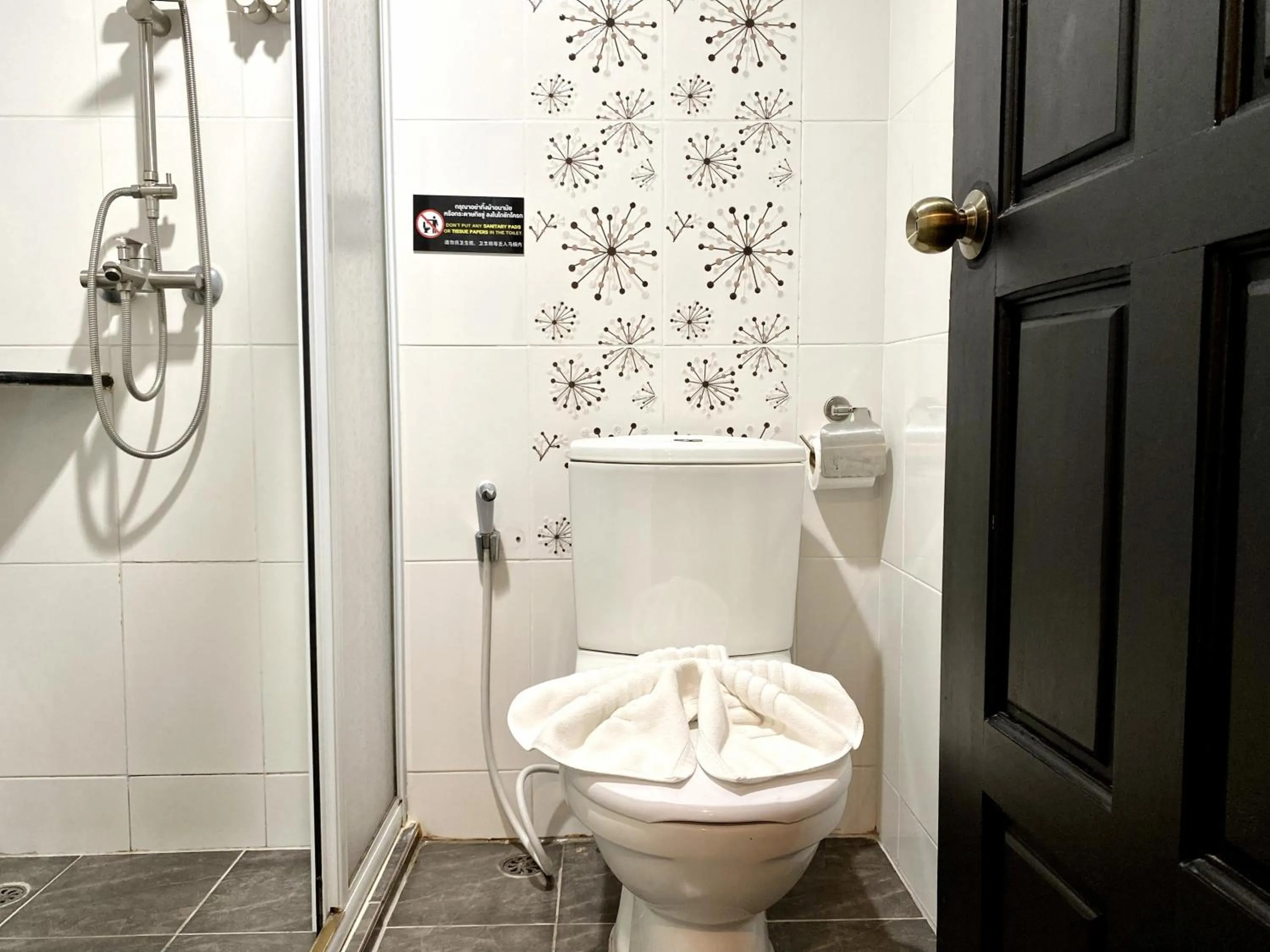 Shower in Sunray Beach Hotel Patong