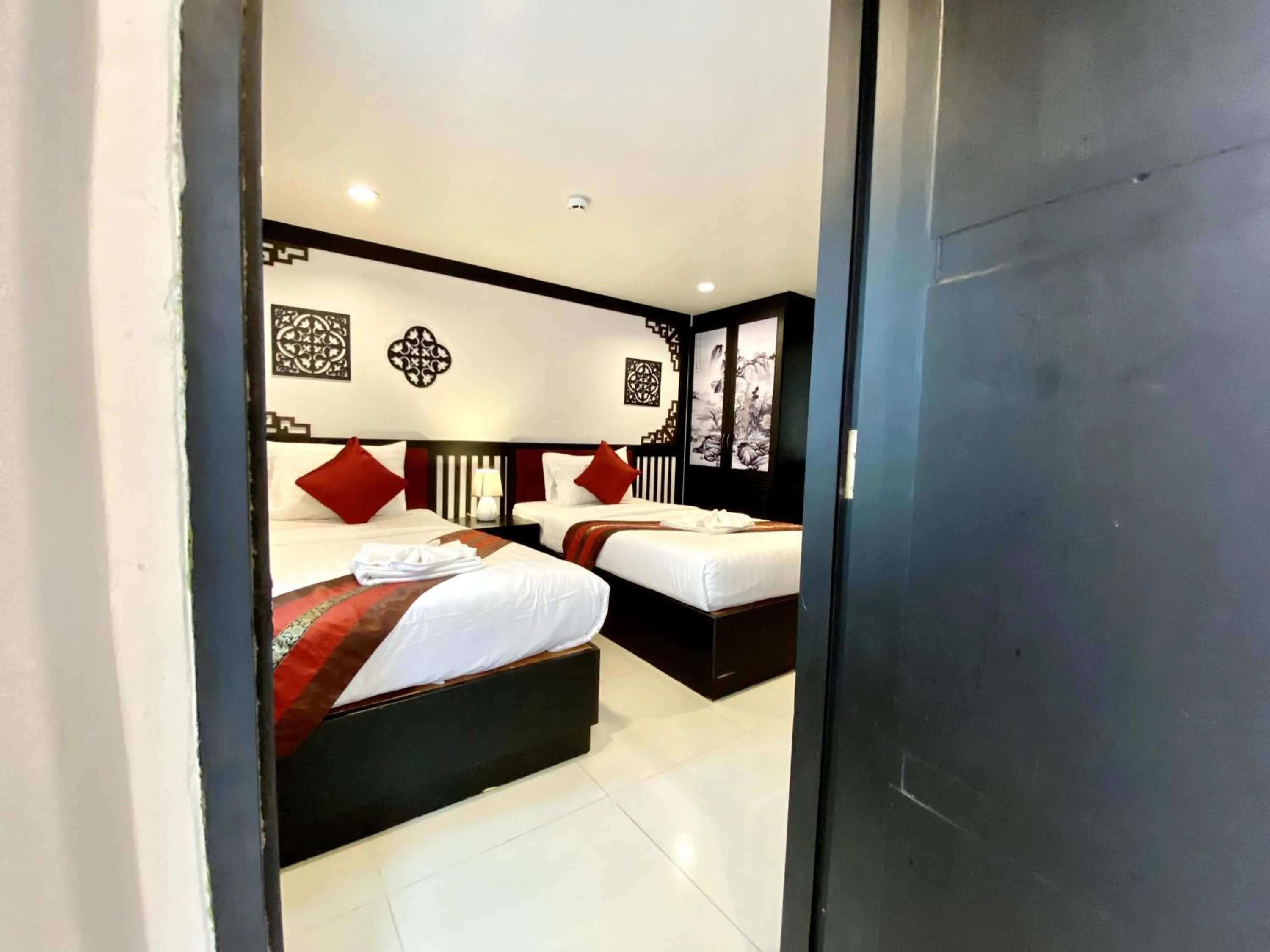 Bed in Sunray Beach Hotel Patong