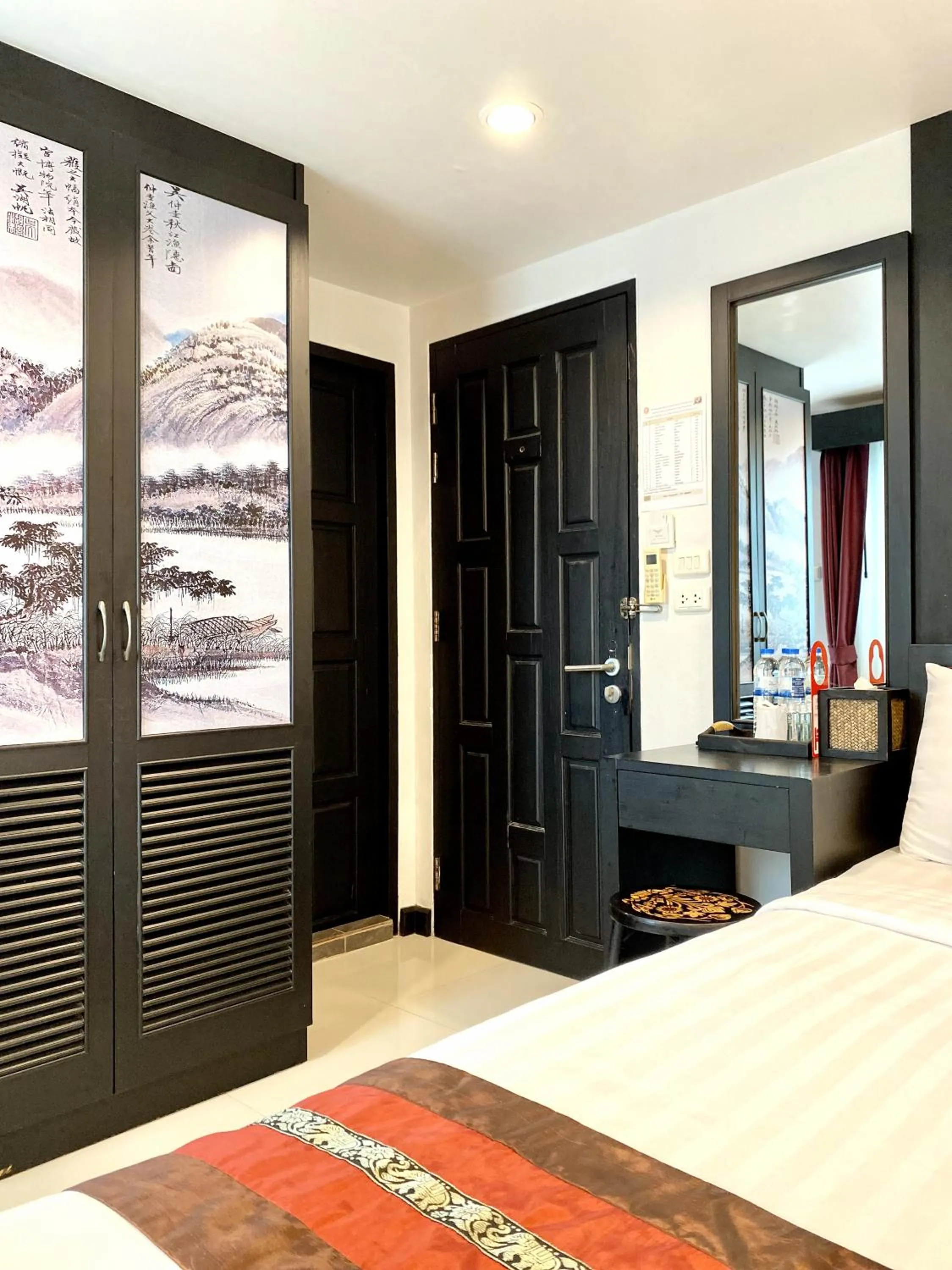 wardrobe, Bed in Sunray Beach Hotel Patong