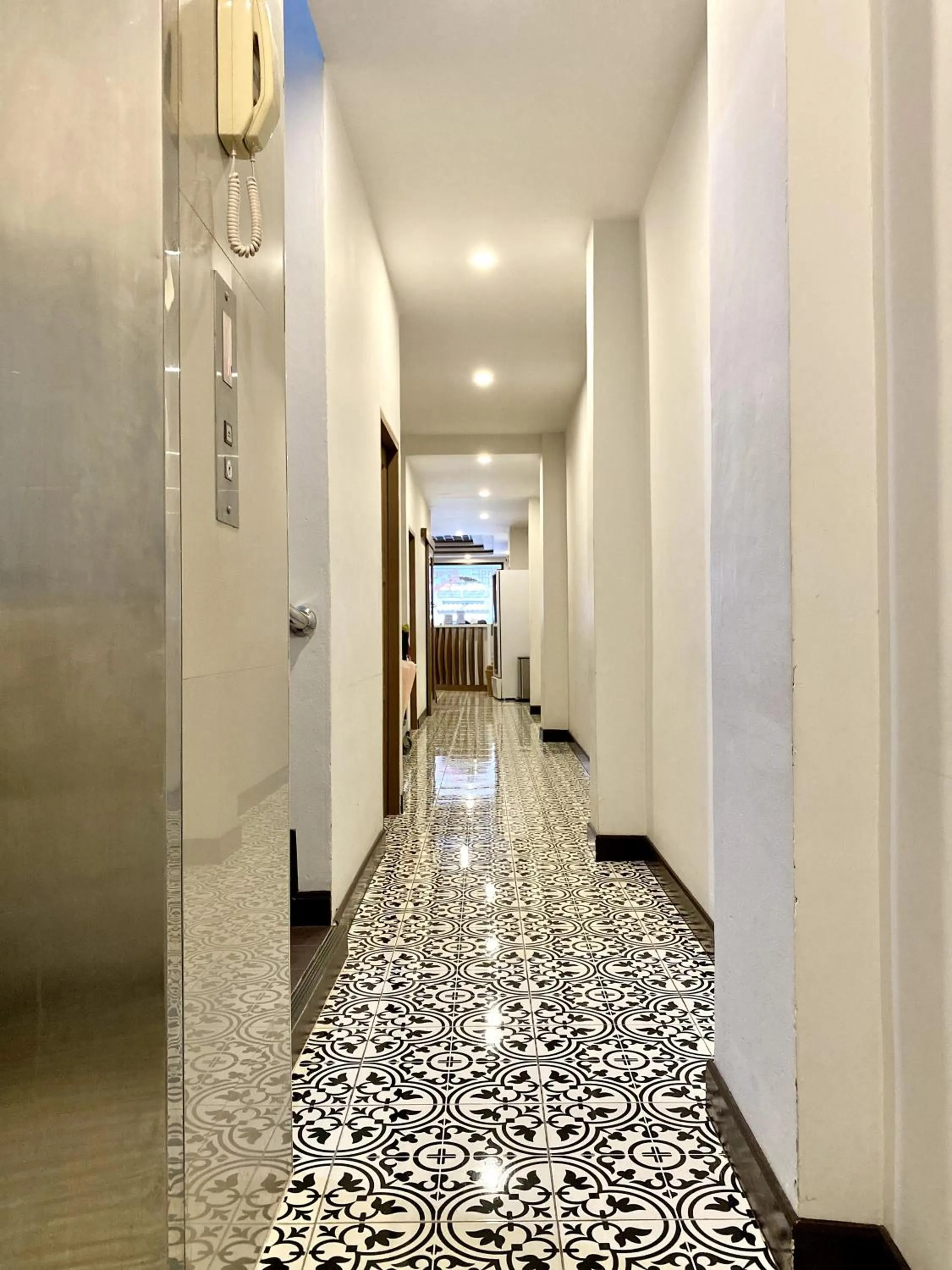 elevator in Sunray Beach Hotel Patong