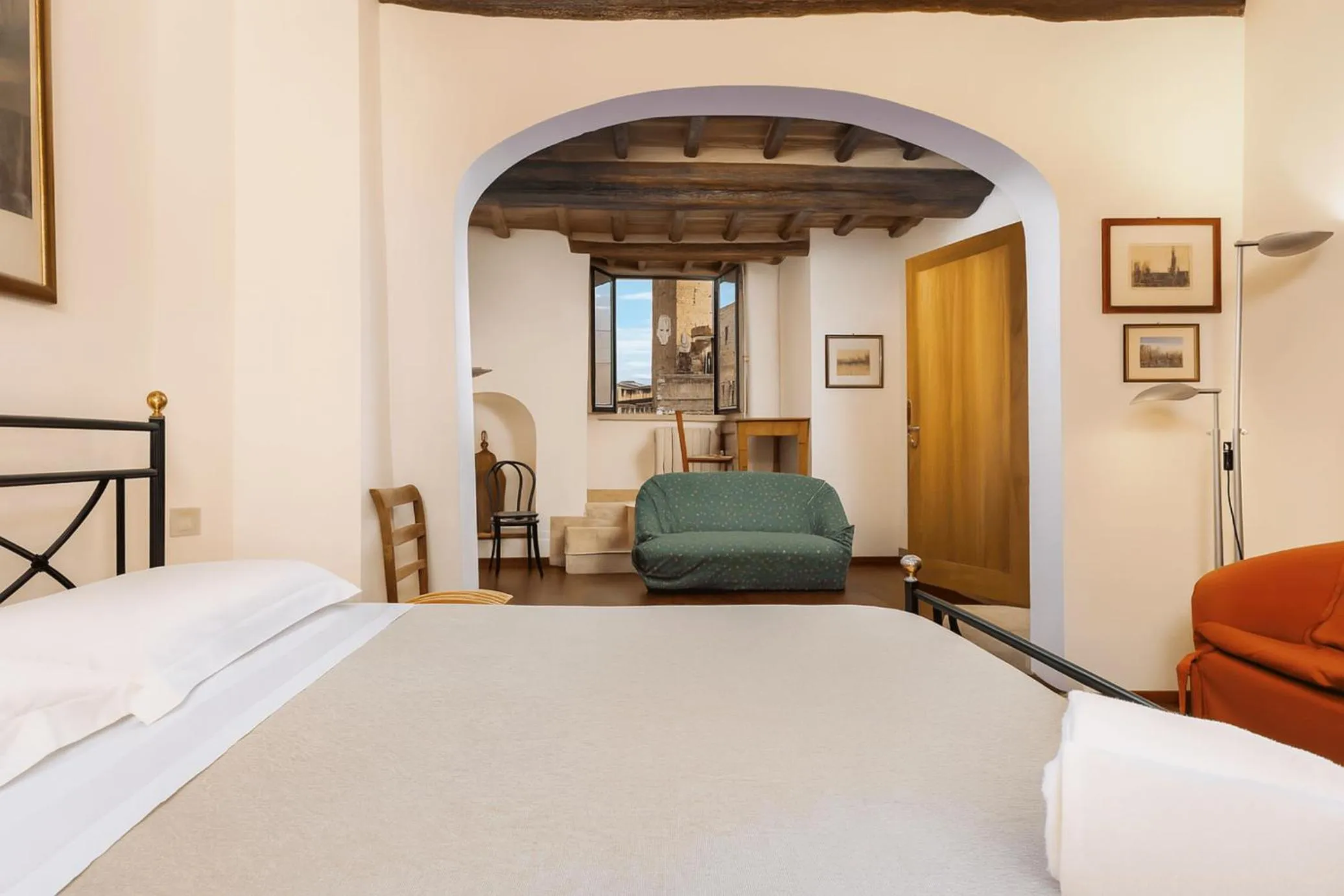 Bed in The Balcony Suite - Piazza del Campo