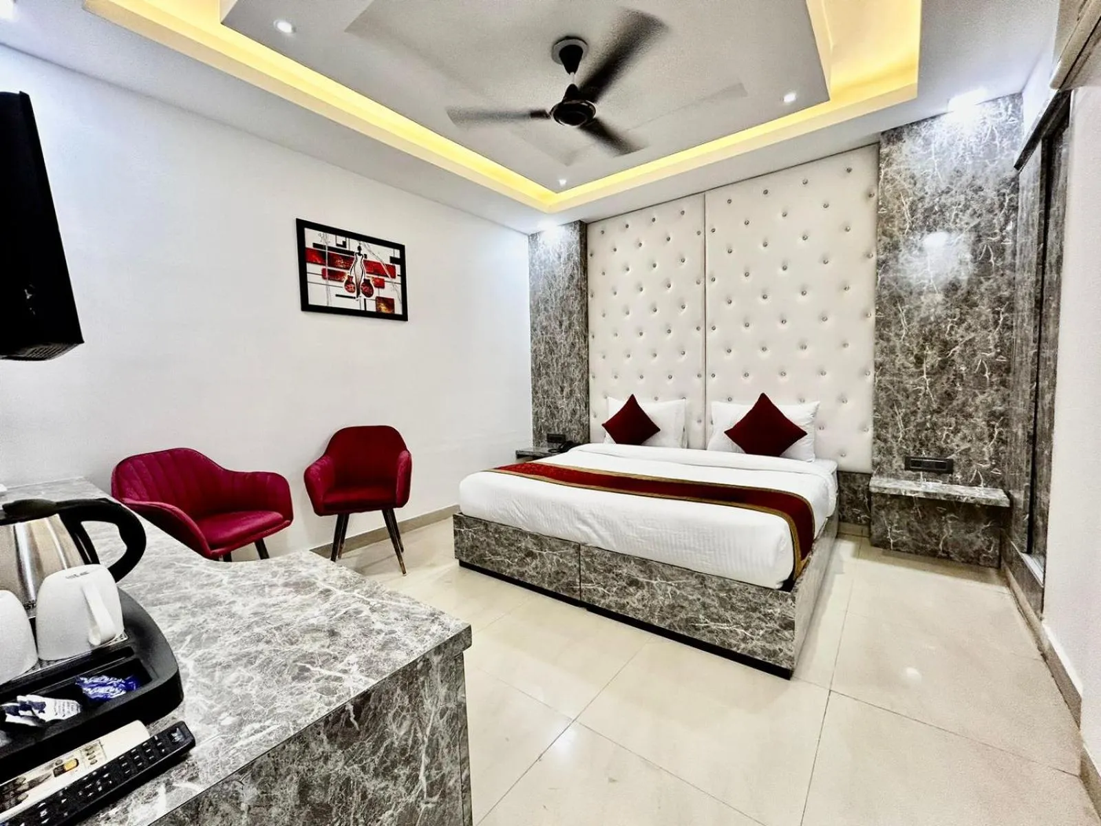 Deluxe Double Room in Hotel Cosmo - Karol Bagh