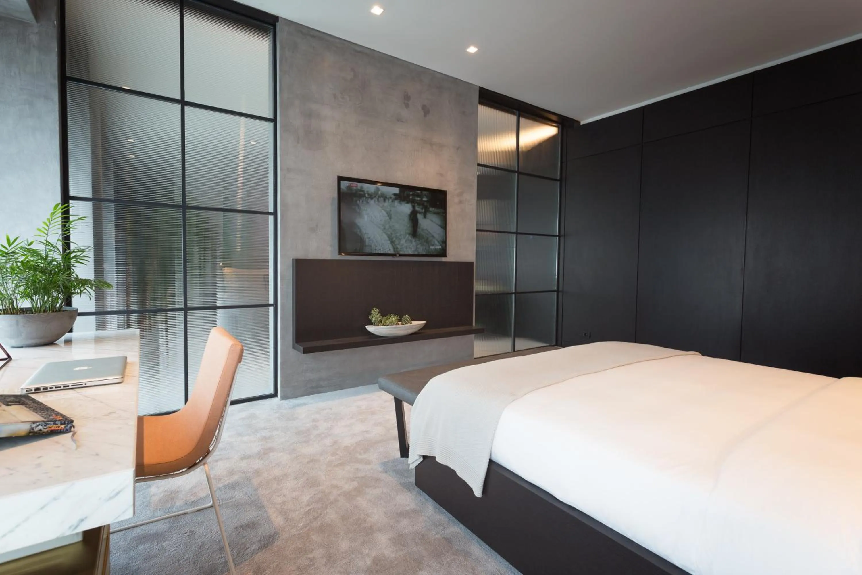 Communal lounge/ TV room, Bed in The Mill Bomonti