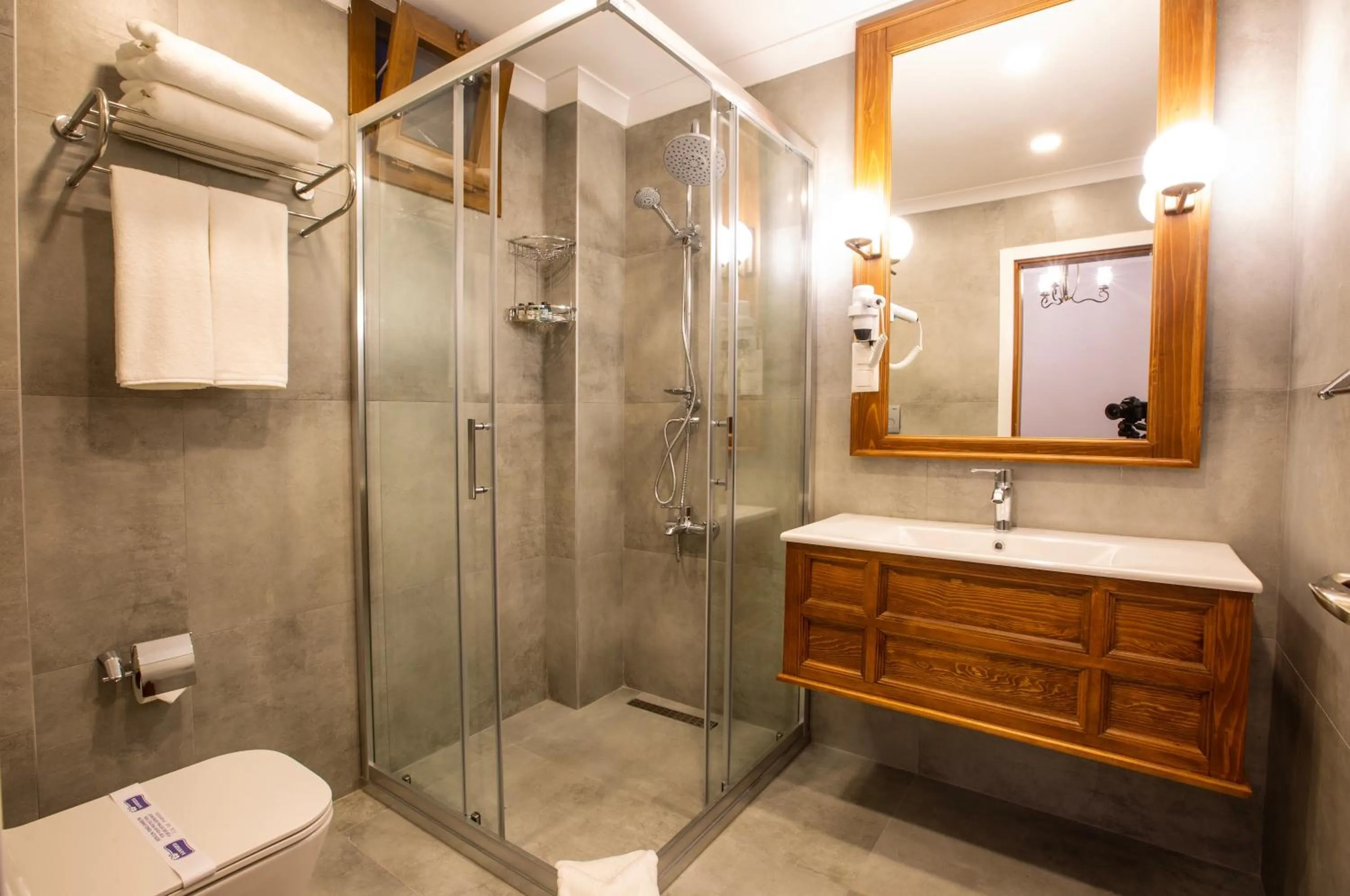 Bathroom in Zanike hotel