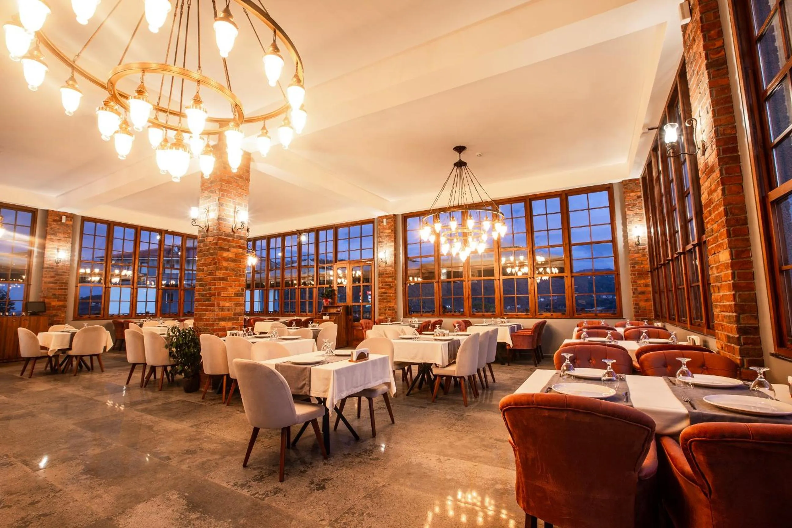 Restaurant/places to eat in Zanike hotel