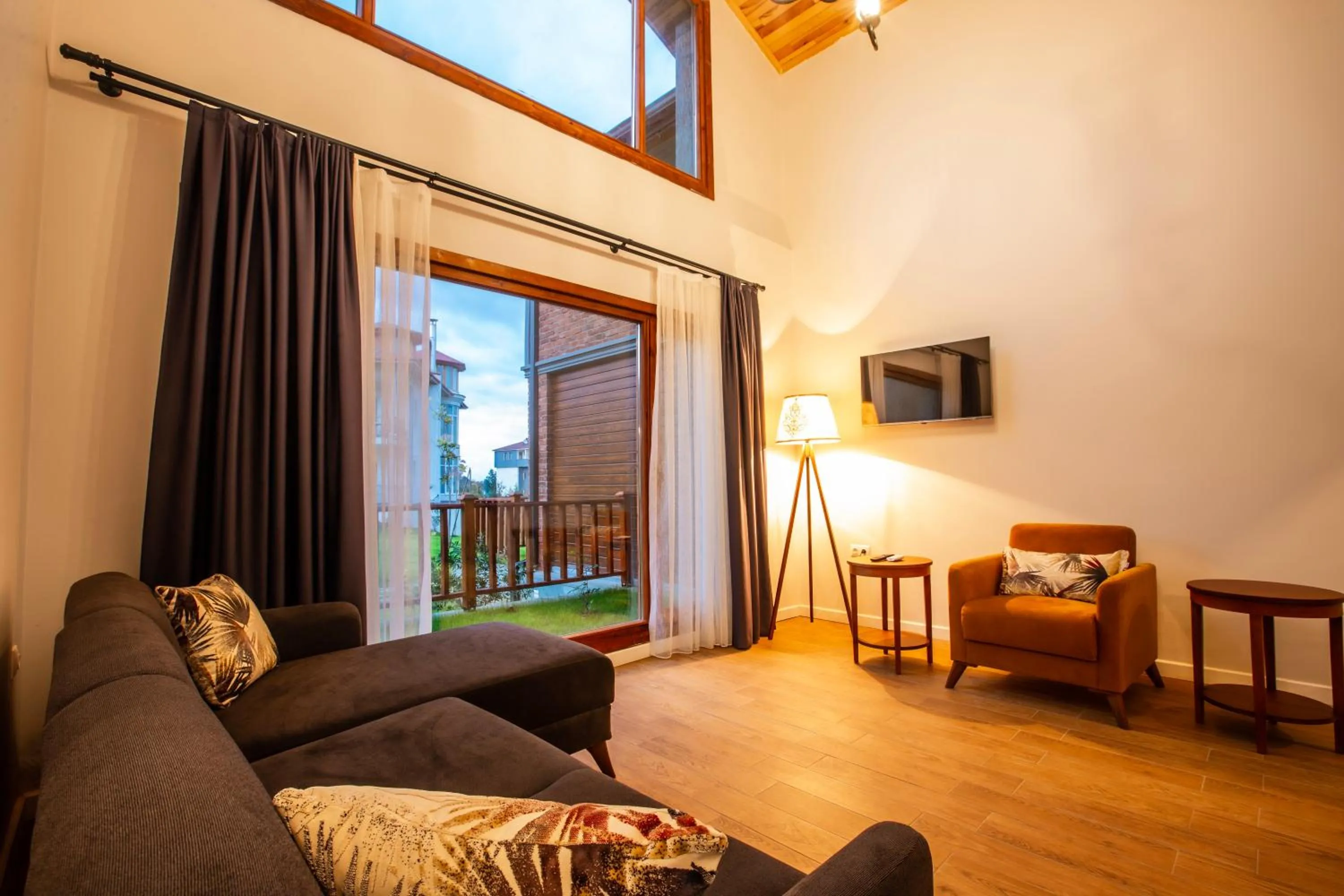 Communal lounge/ TV room in Zanike hotel