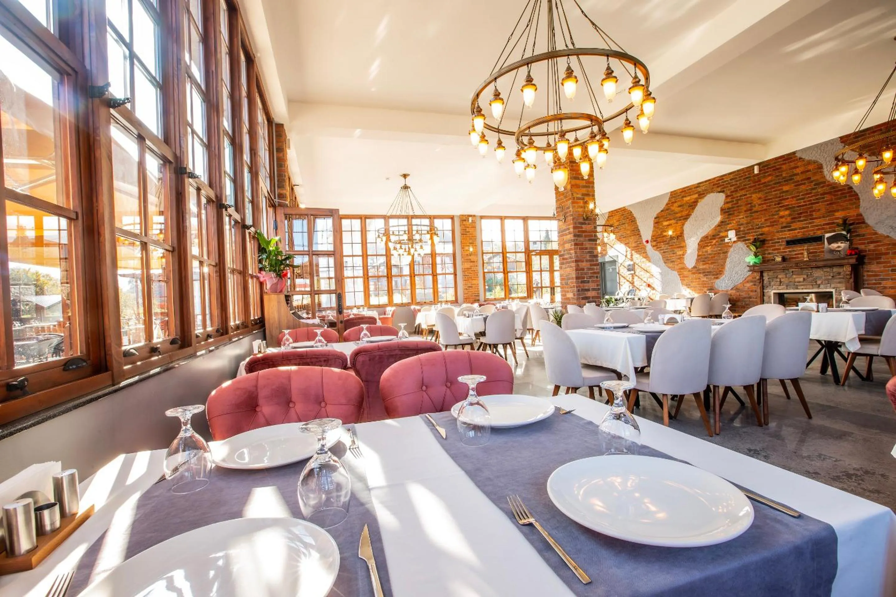 Restaurant/places to eat in Zanike hotel