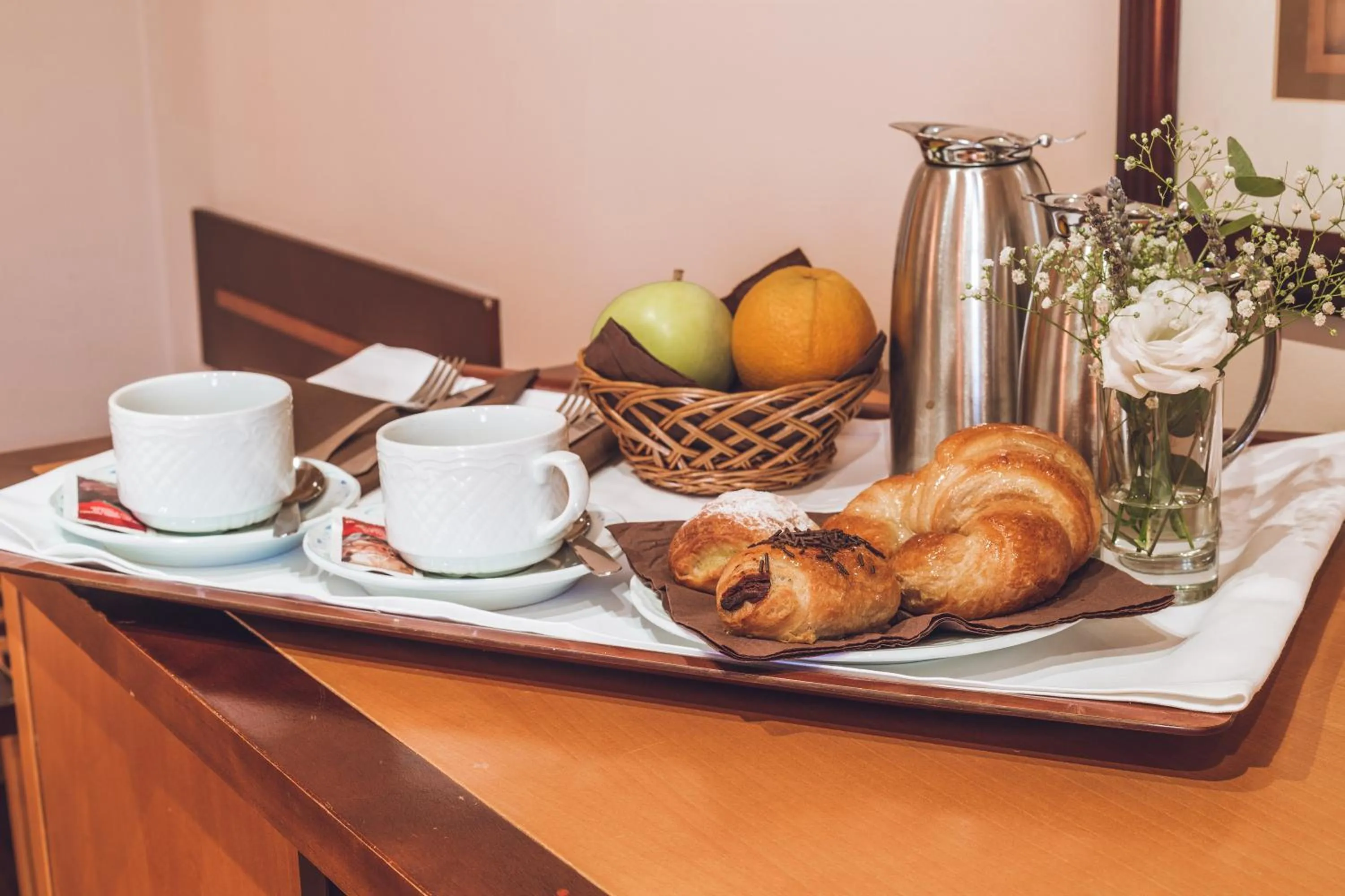 Food and drinks in Hotel Bardo Recoletos Coco