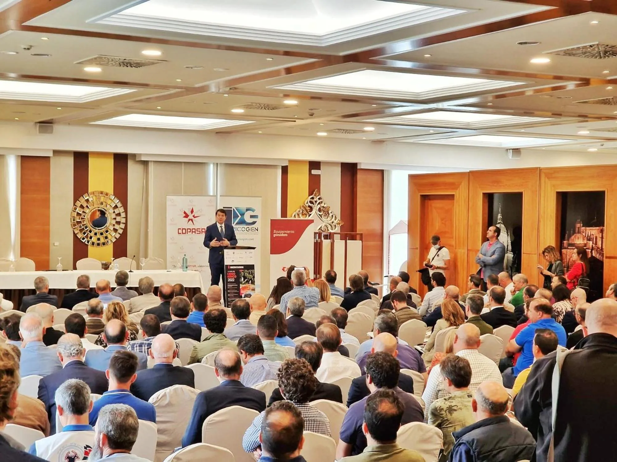 Restaurant/places to eat in Hotel Bardo Recoletos Coco