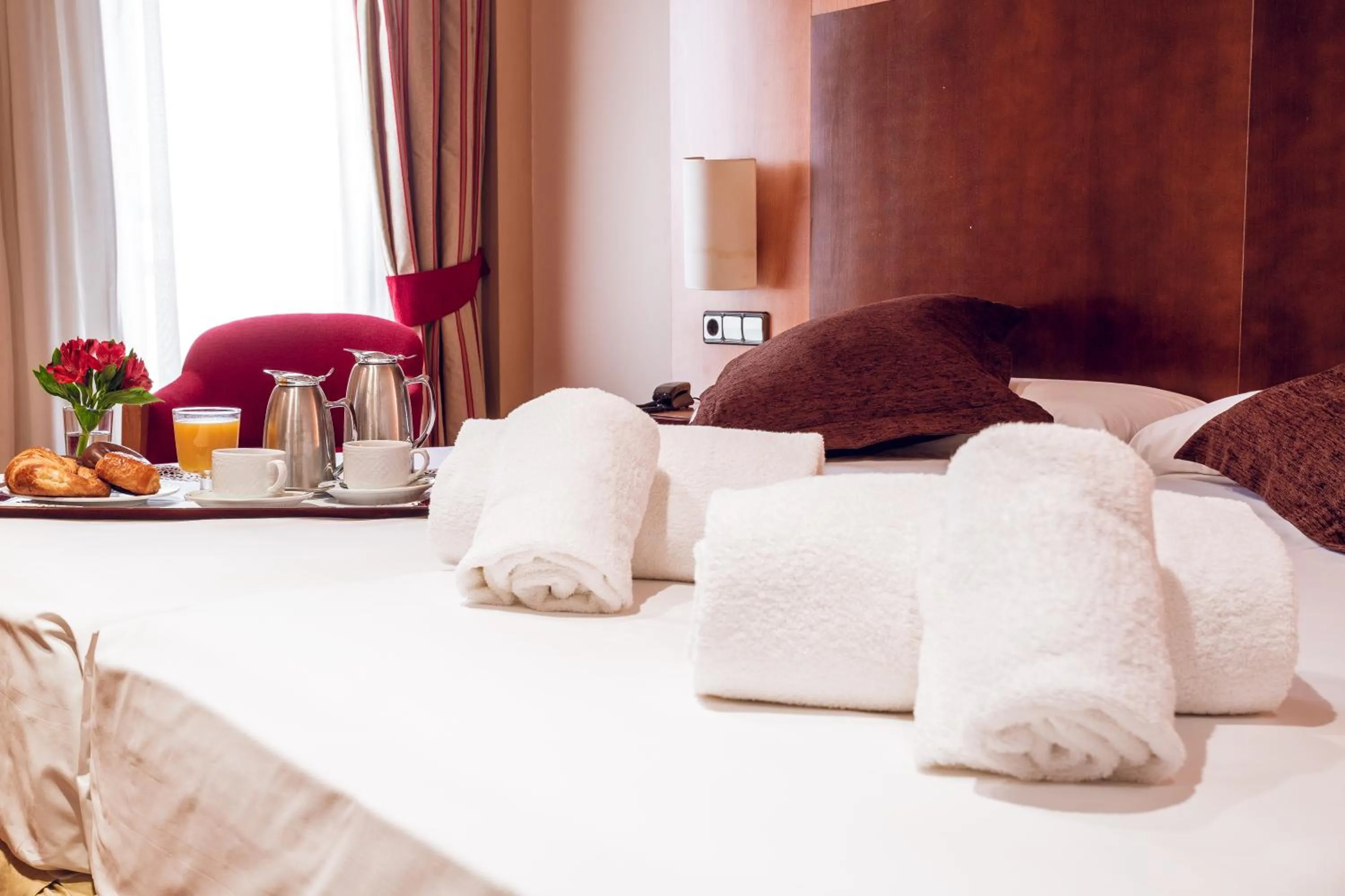 Photo of the whole room, Bed in Hotel Bardo Recoletos Coco