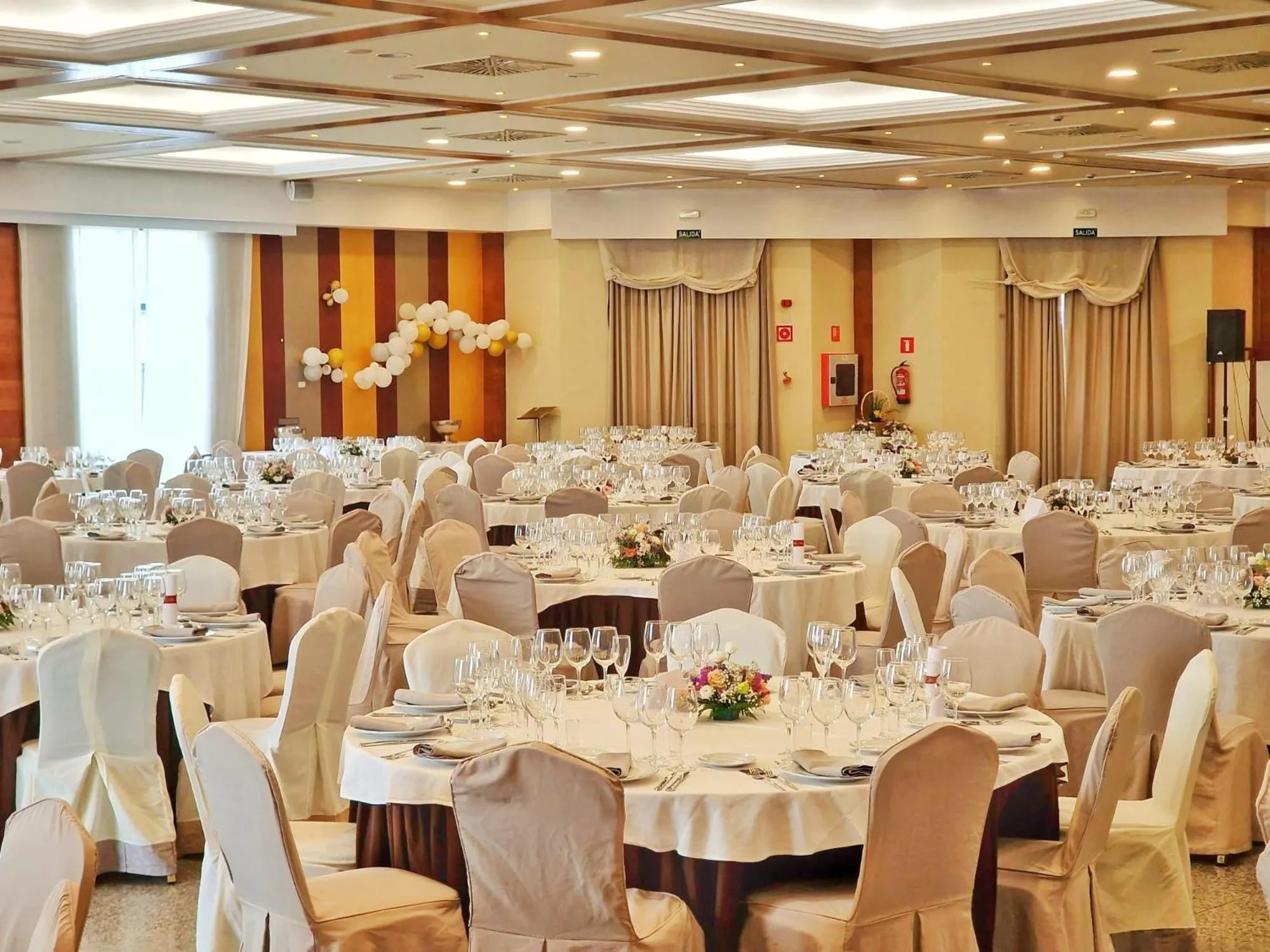 Restaurant/places to eat in Hotel Bardo Recoletos Coco