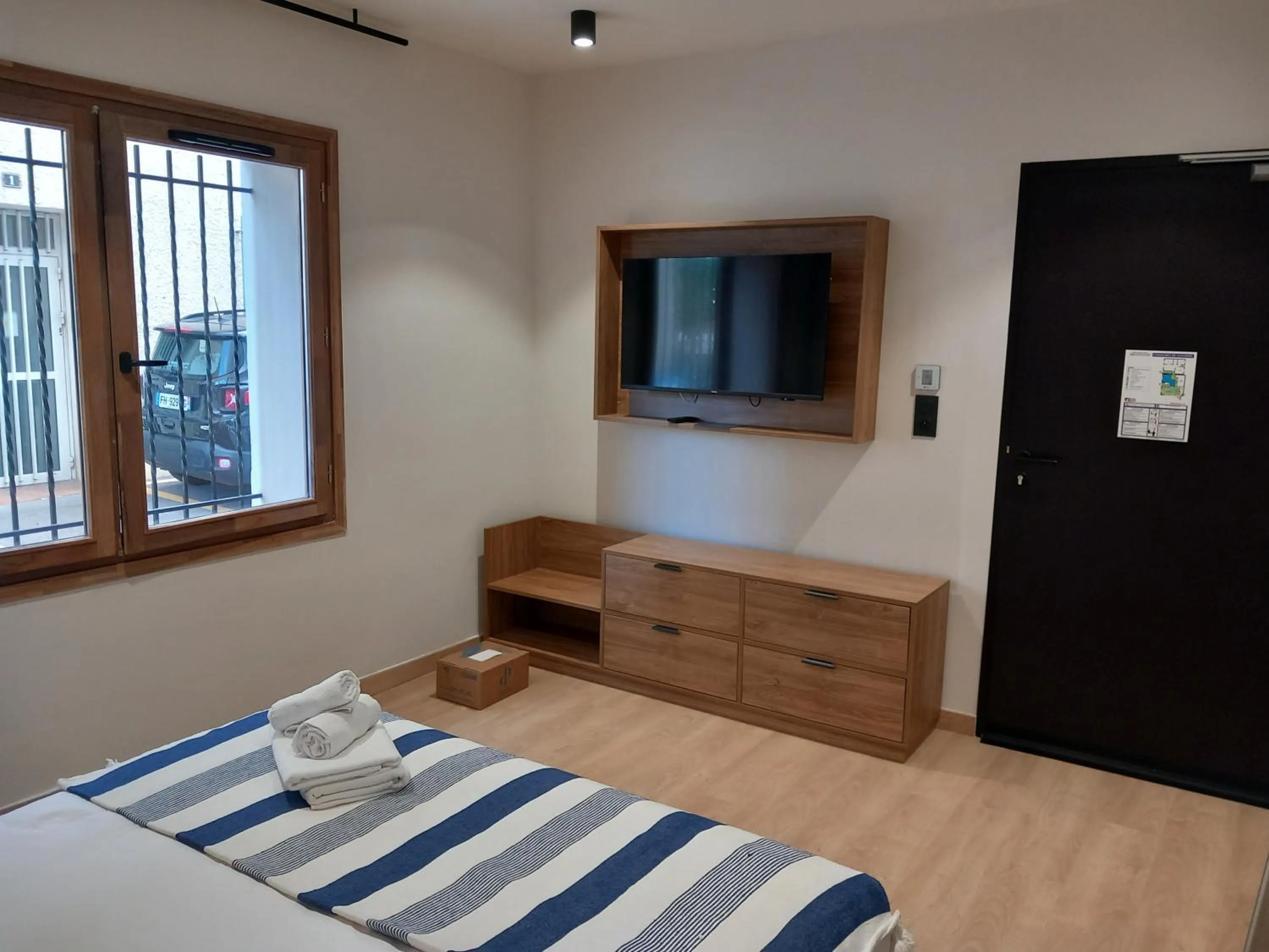 Photo of the whole room, Bed in Intense Boutik-Hôtel