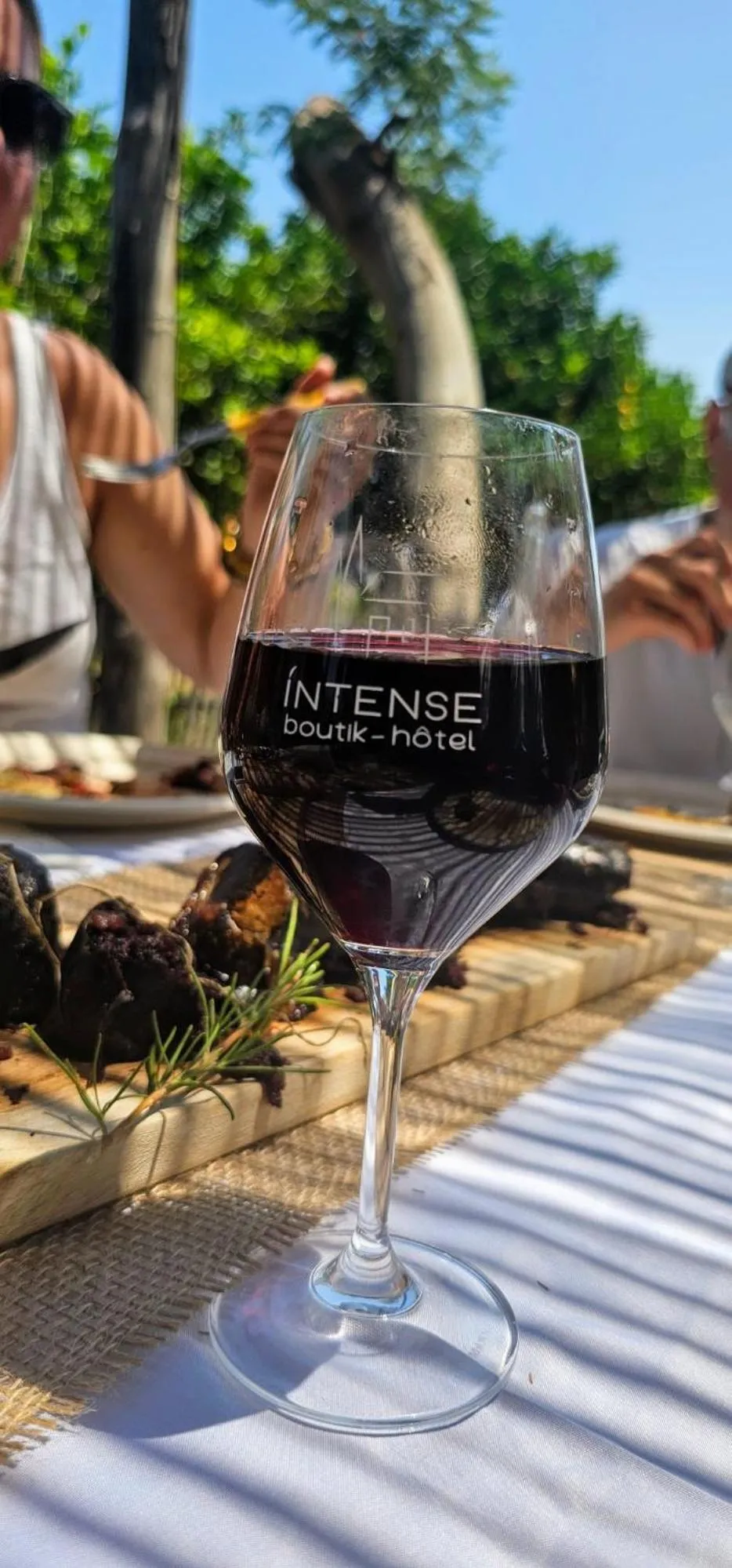 Intense Boutik-Hôtel