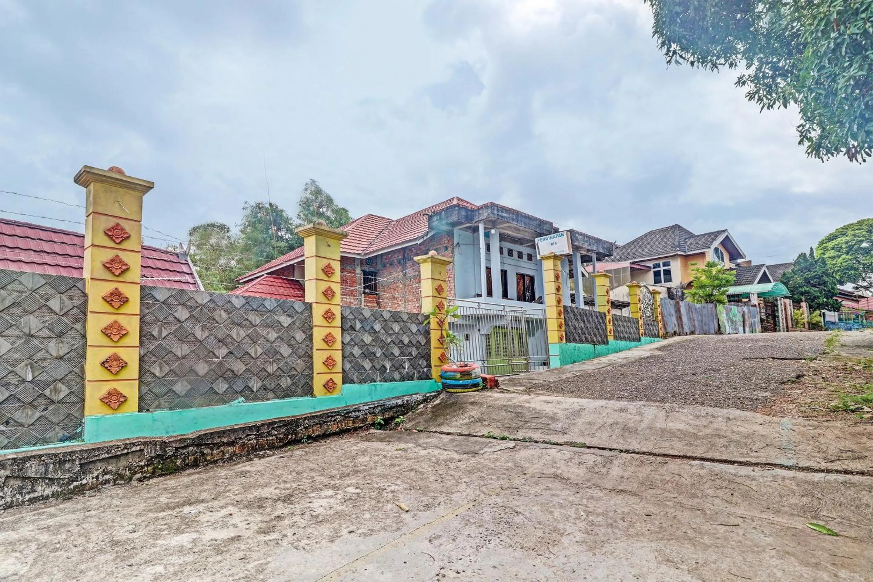 Facade/entrance in OYO 91886 Bfs Homestay Syariah