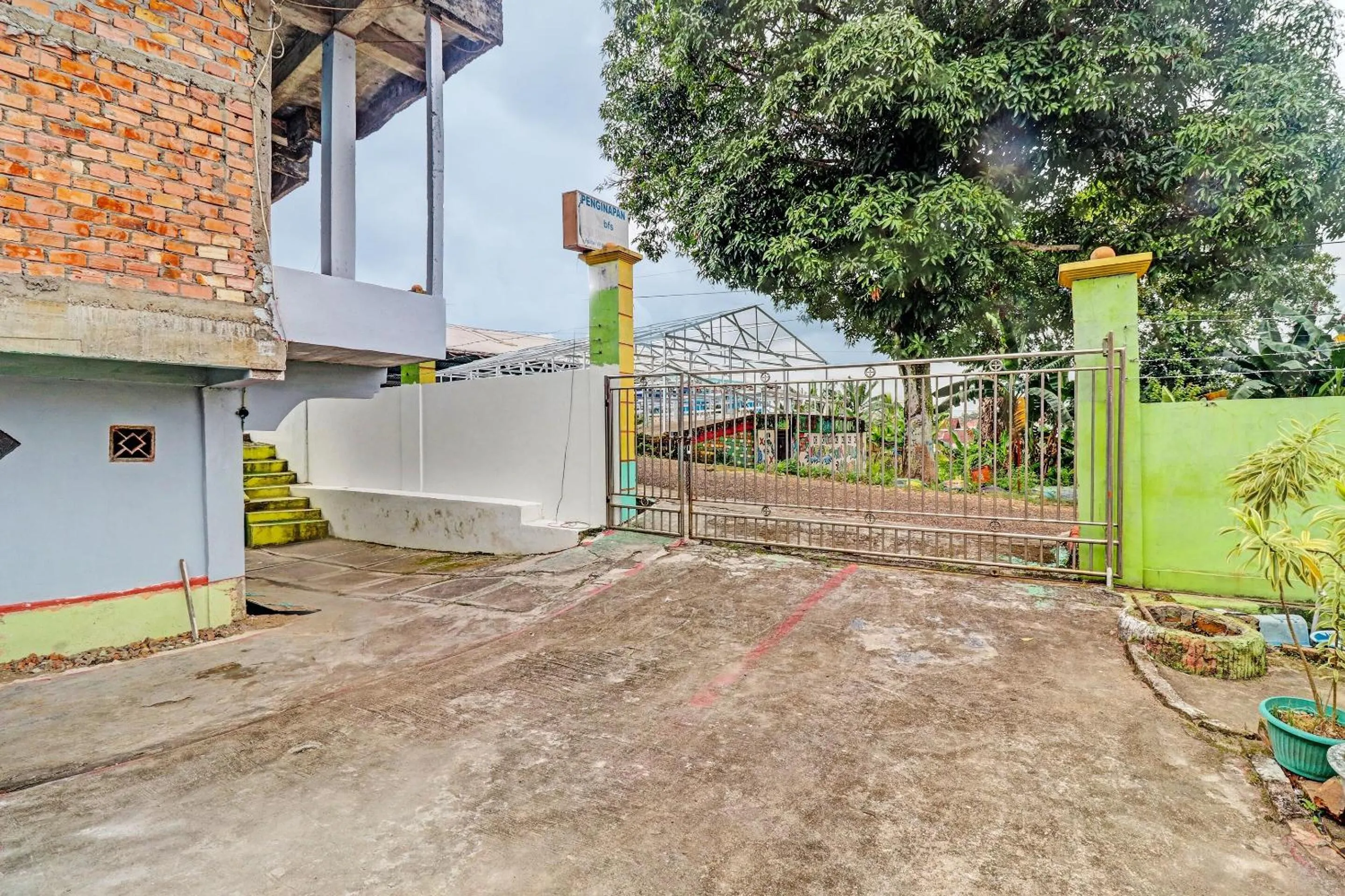 Facade/entrance in OYO 91886 Bfs Homestay Syariah