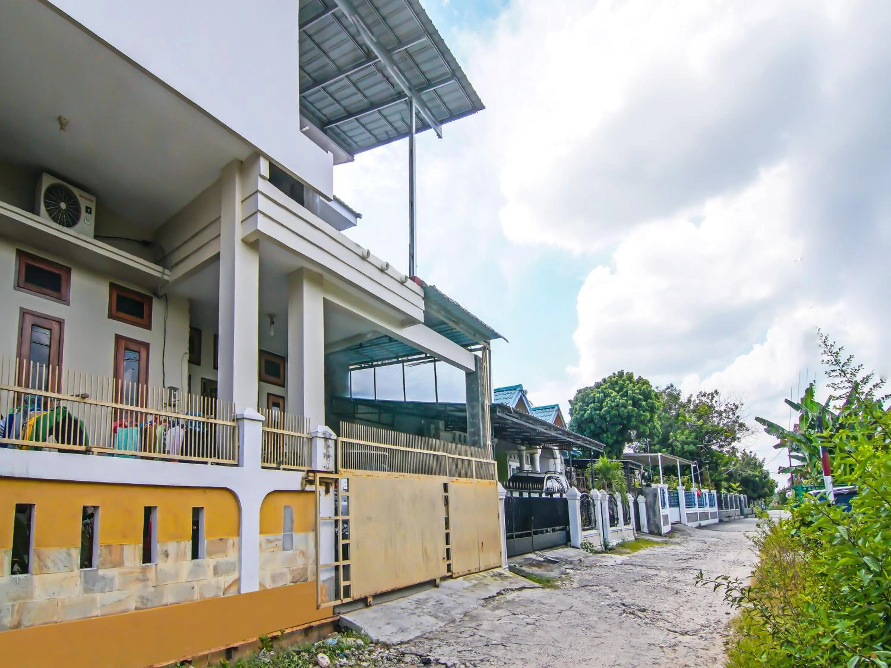 Property building in Hotel O Flamboyan 25 Homestay Syariah
