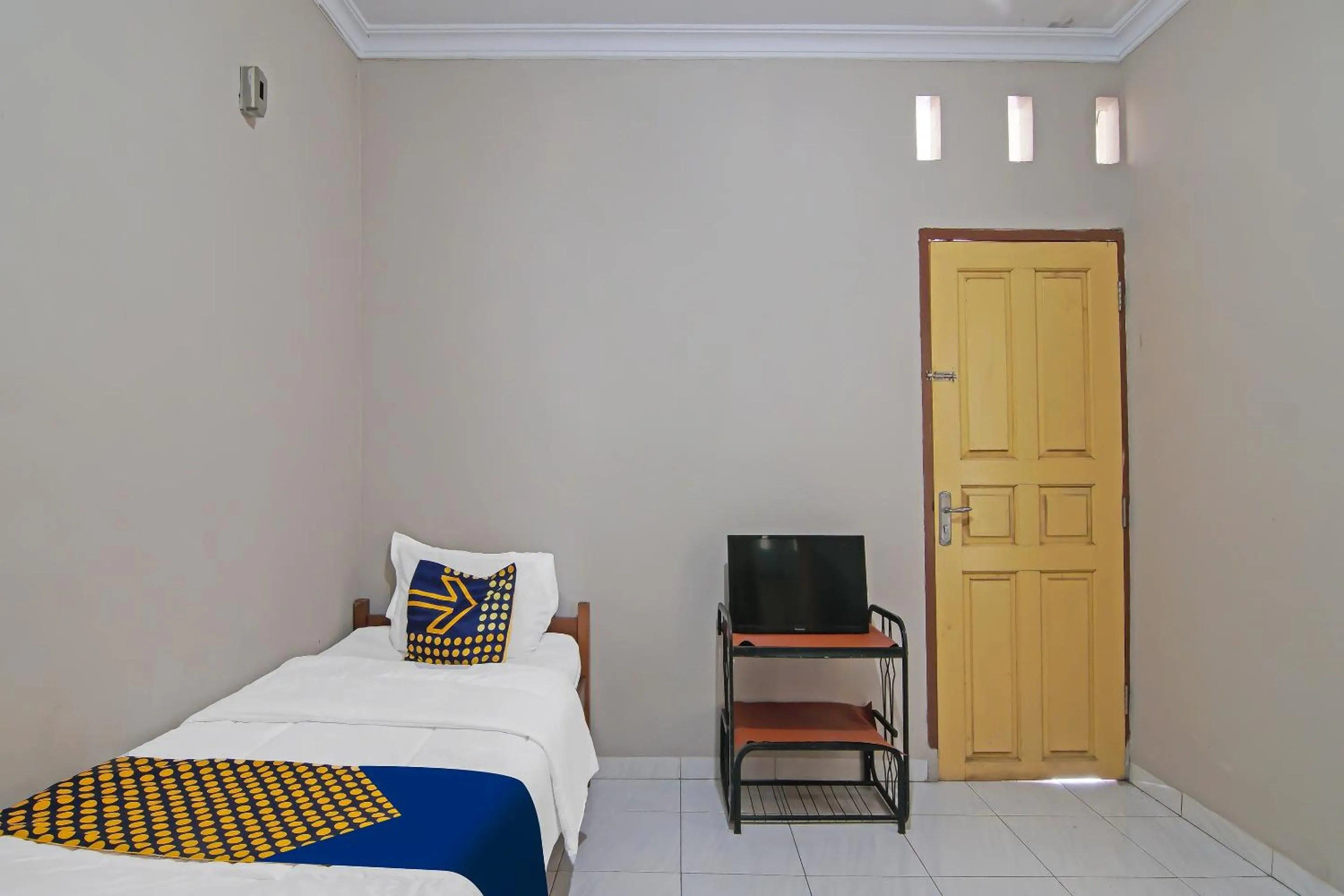 Bedroom, Bed in Hotel O Flamboyan 25 Homestay Syariah