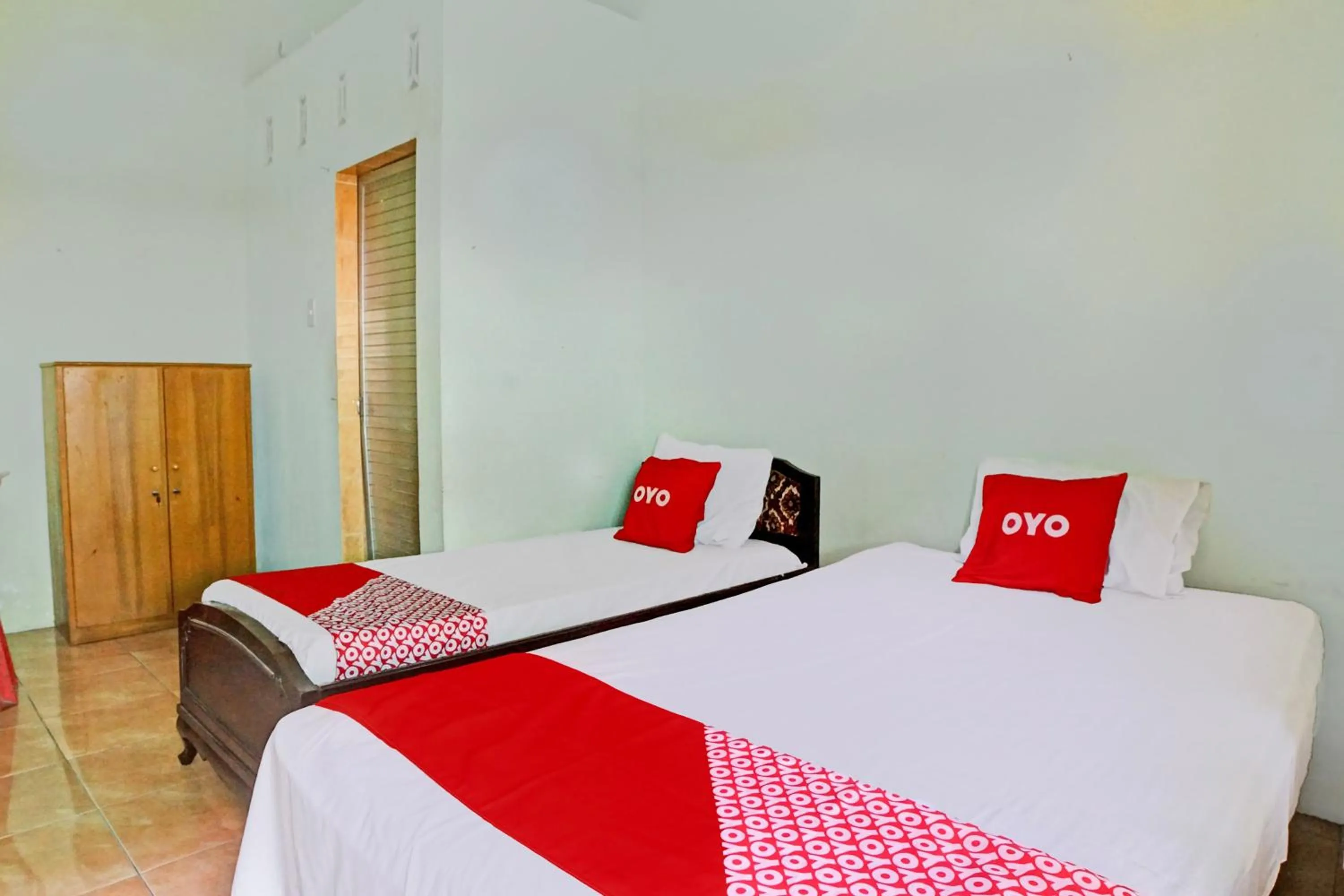 Bedroom, Bed in Hotel O Onasis Syariah Inn