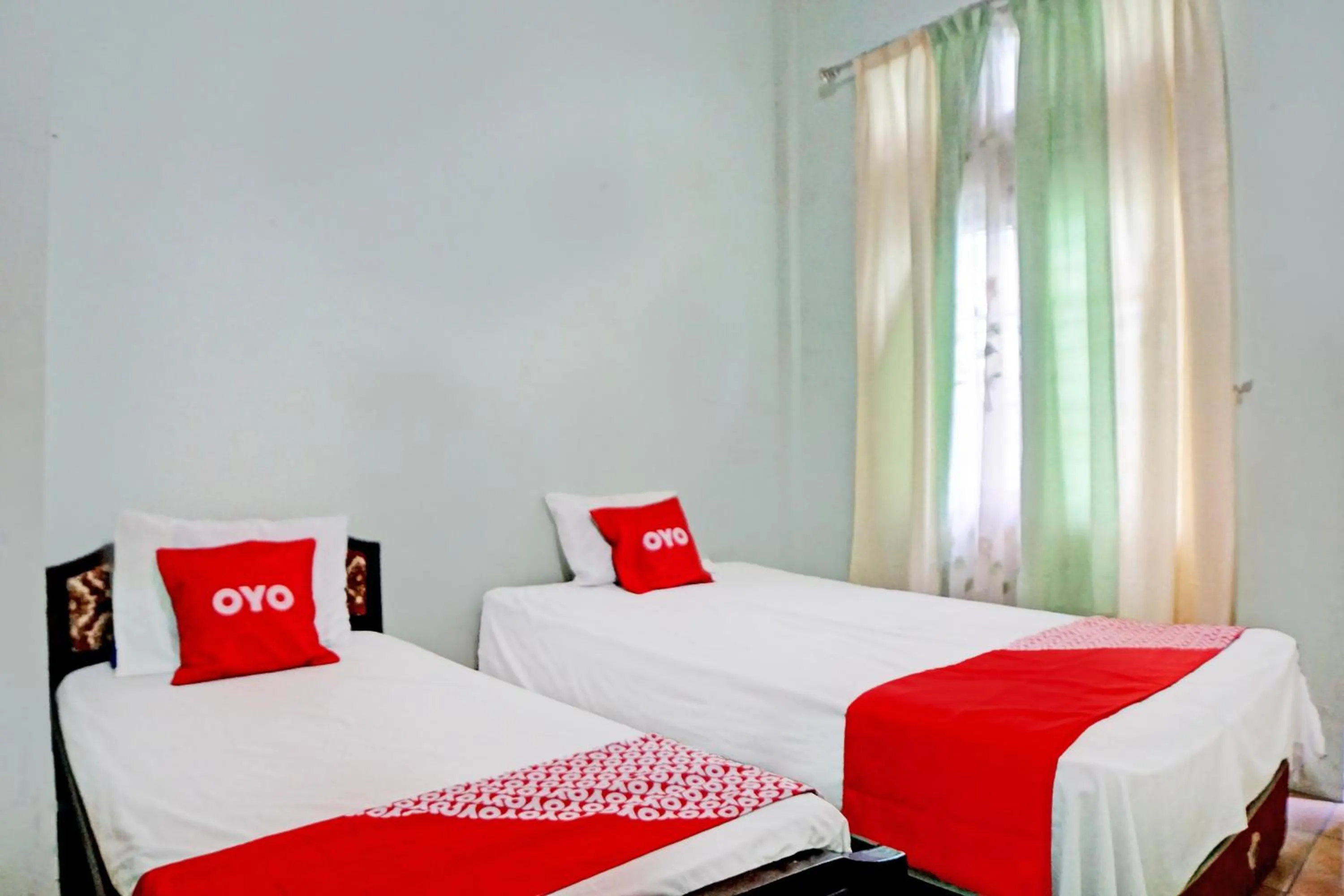 Bedroom, Bed in Hotel O Onasis Syariah Inn