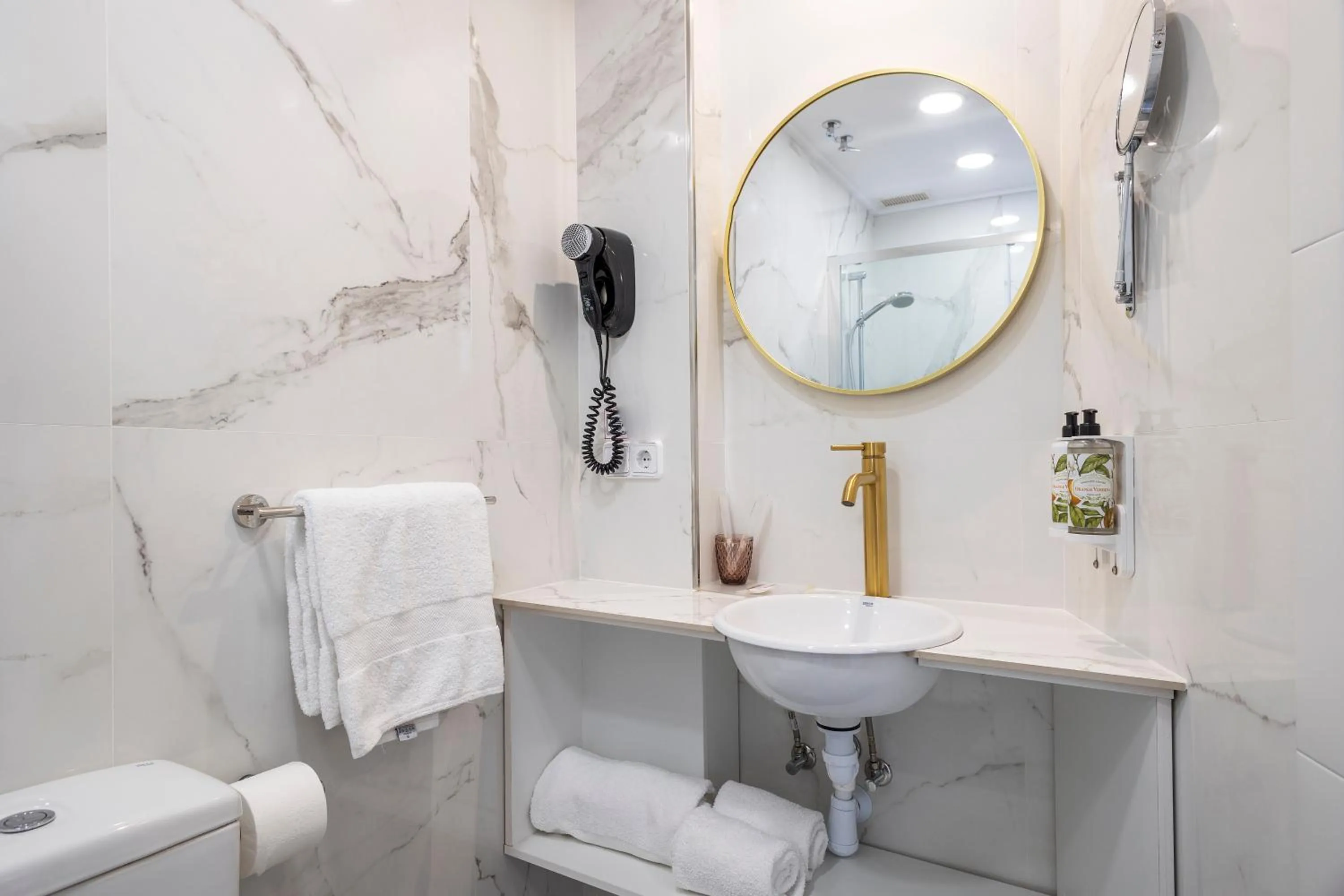 Bathroom in Venecia Plaza Centro