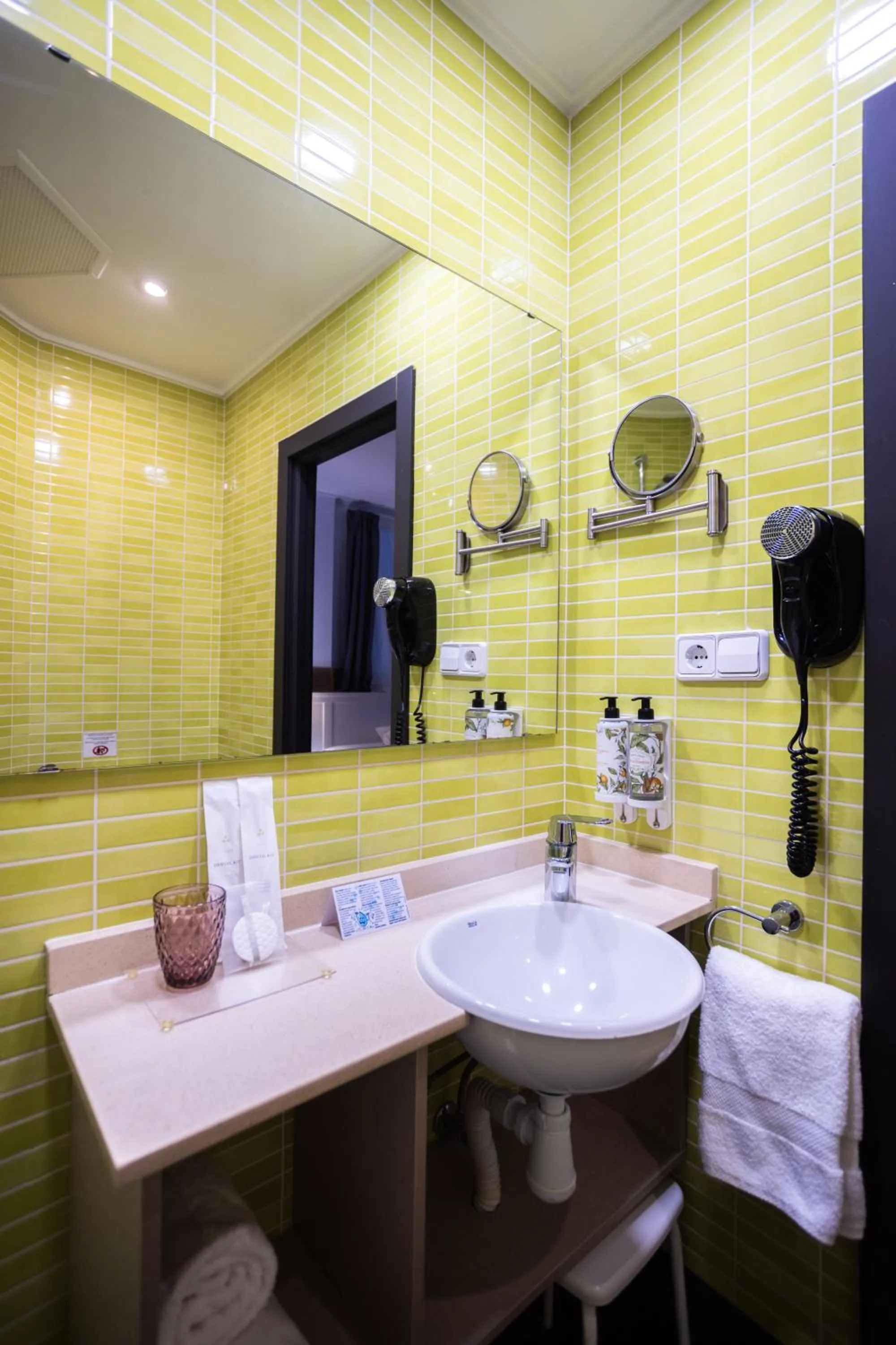 Bathroom in Venecia Plaza Centro