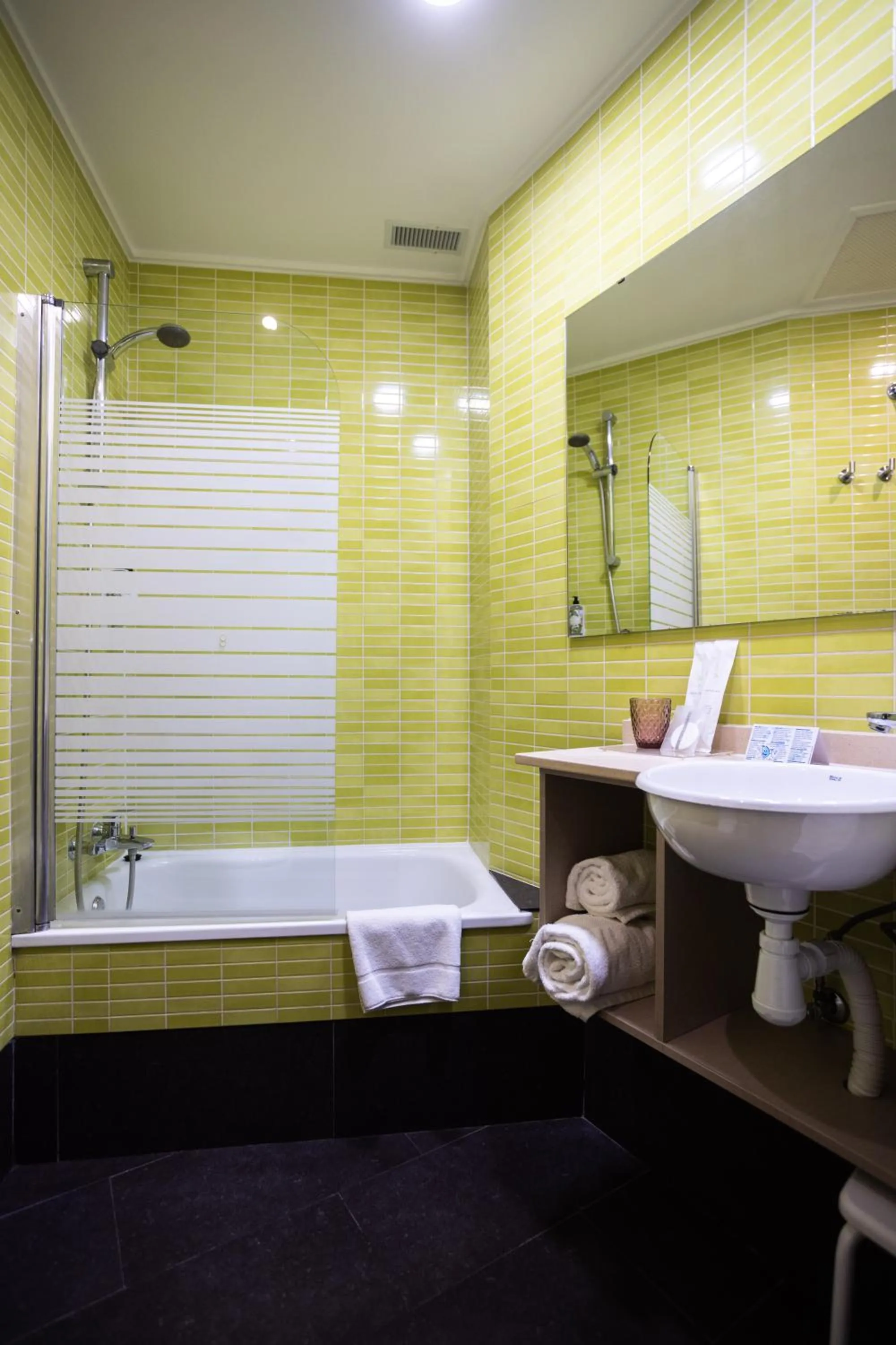 Bathroom in Venecia Plaza Centro