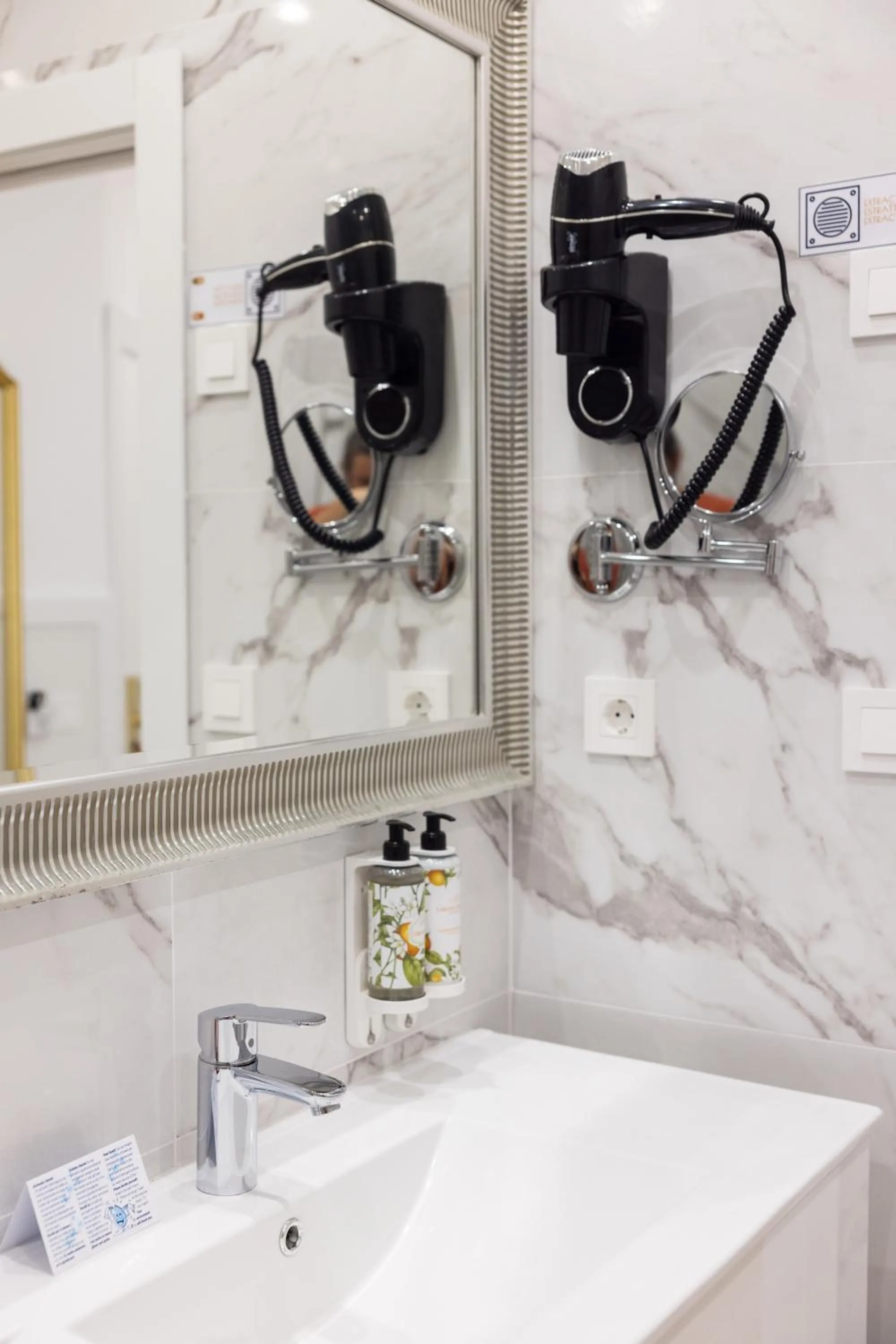 Bathroom in Venecia Plaza Centro