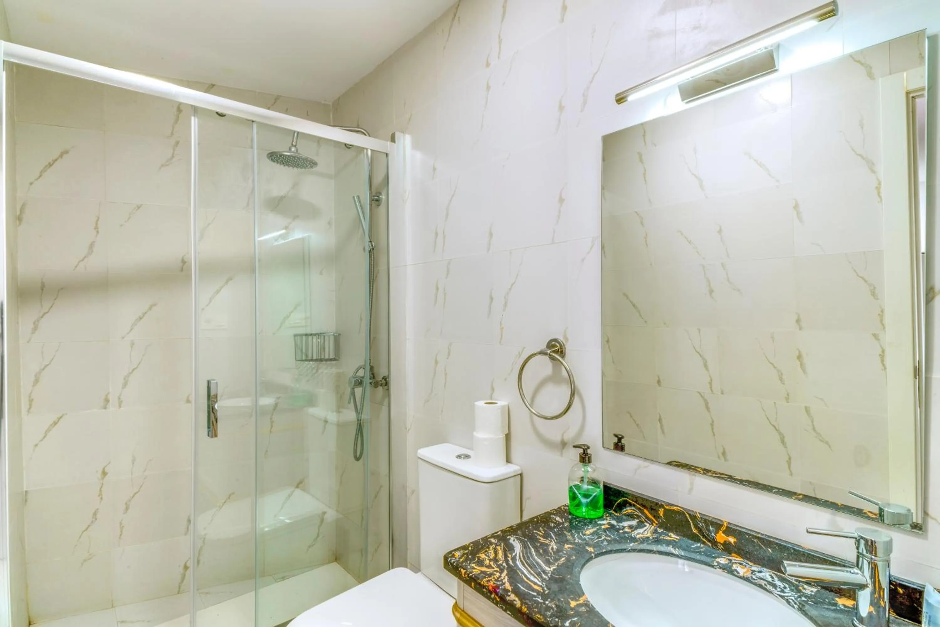 Shower in SL Marbella