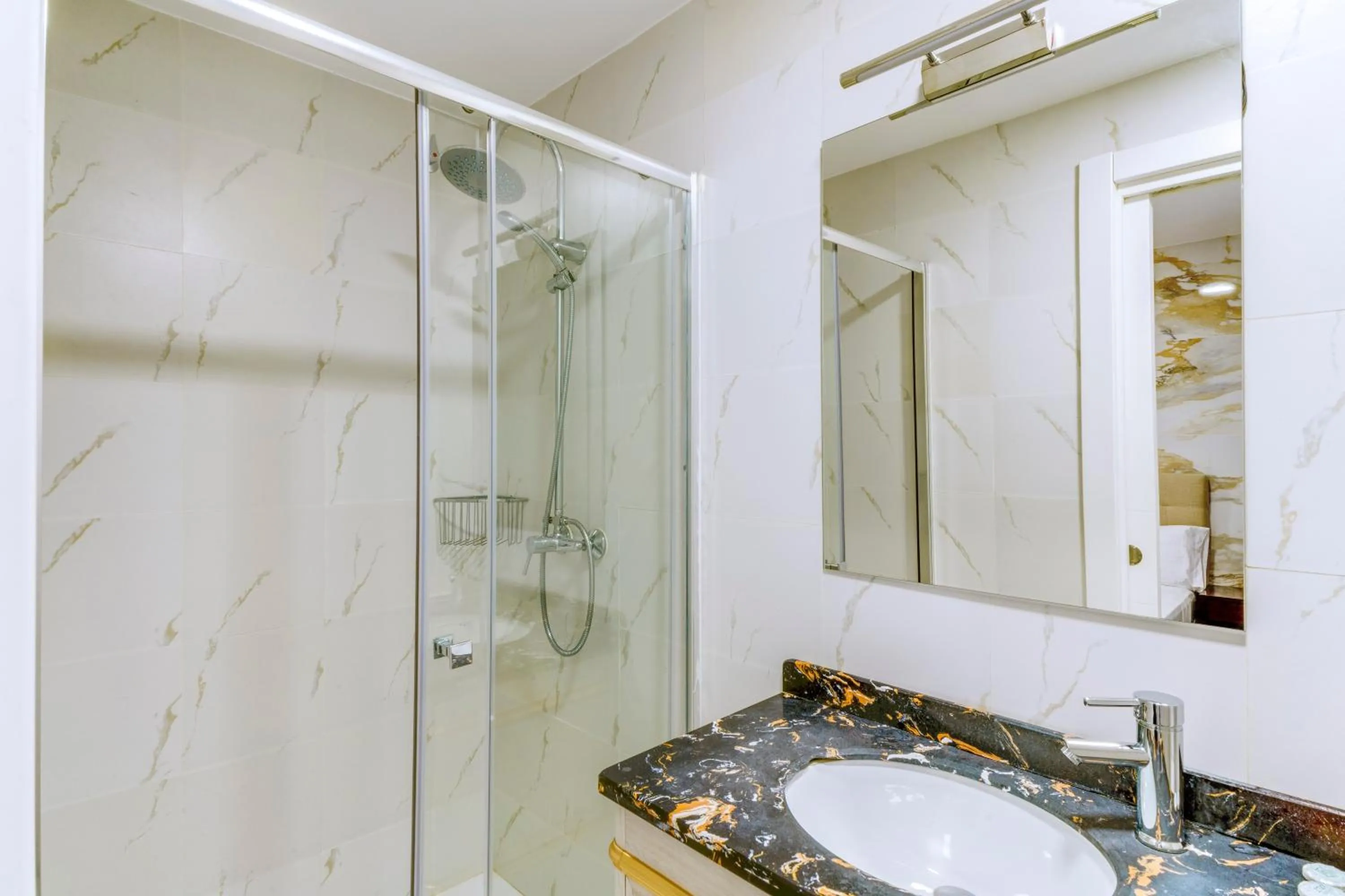 Shower in SL Marbella