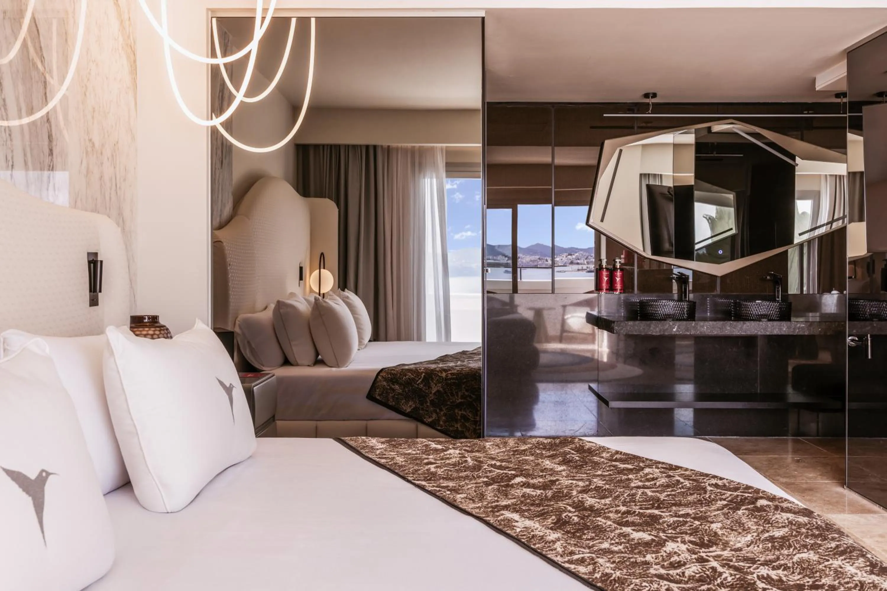 Shower, Bed in The Unexpected Ibiza Hotel - Ushuaïa Club entrance included