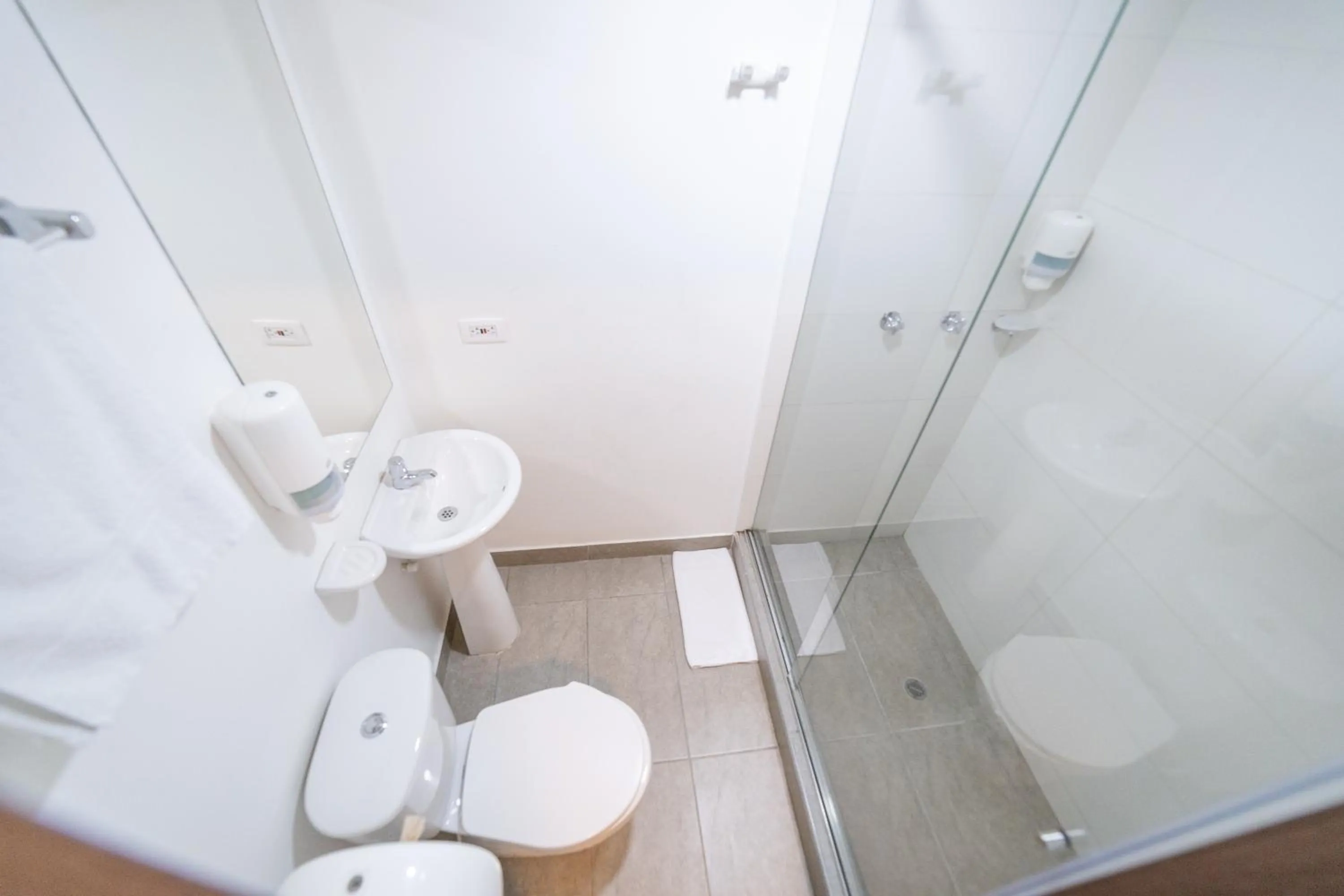 Shower in Bon 17 Hotel By SHG