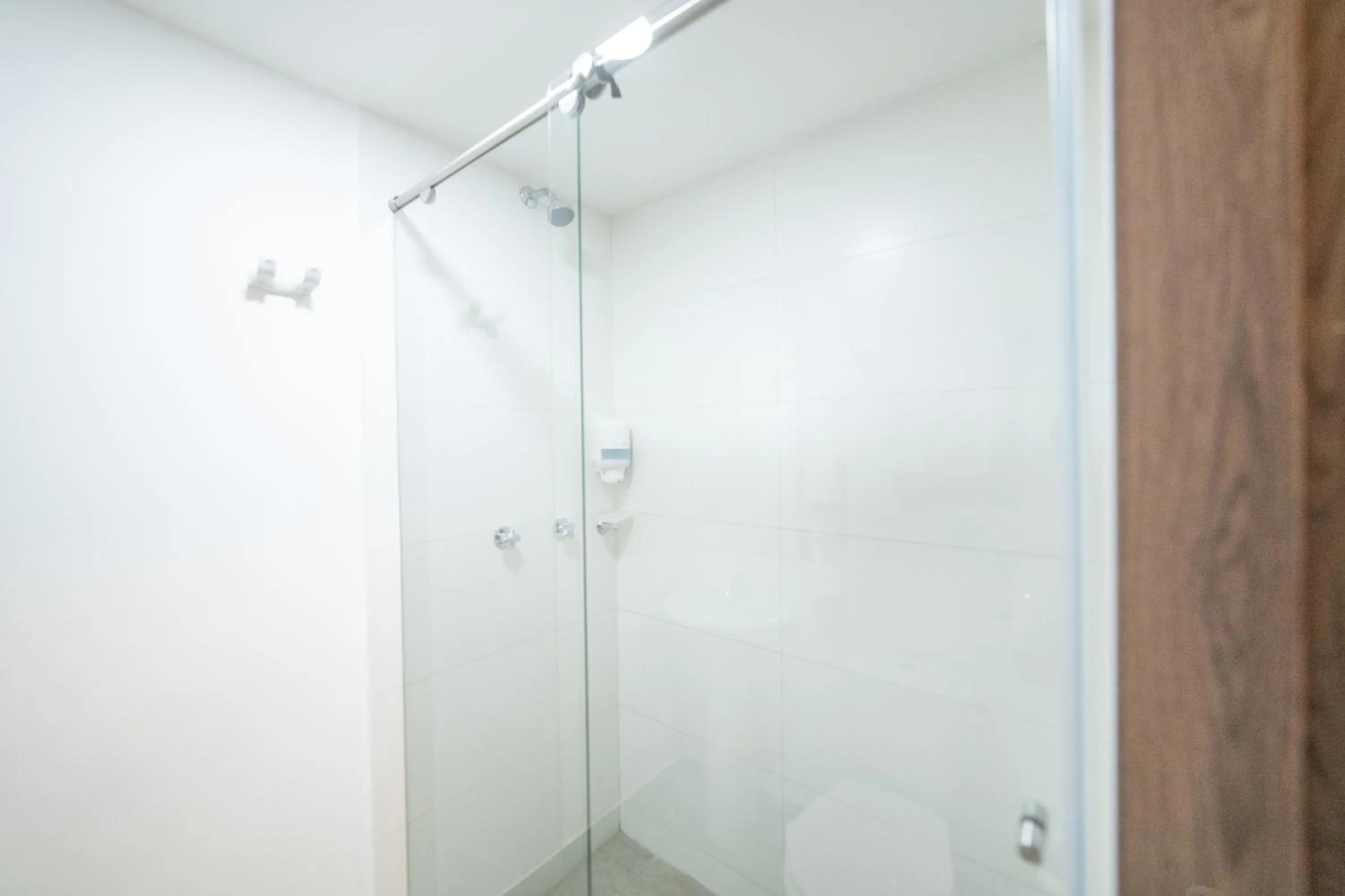 Shower in Bon 17 Hotel By SHG