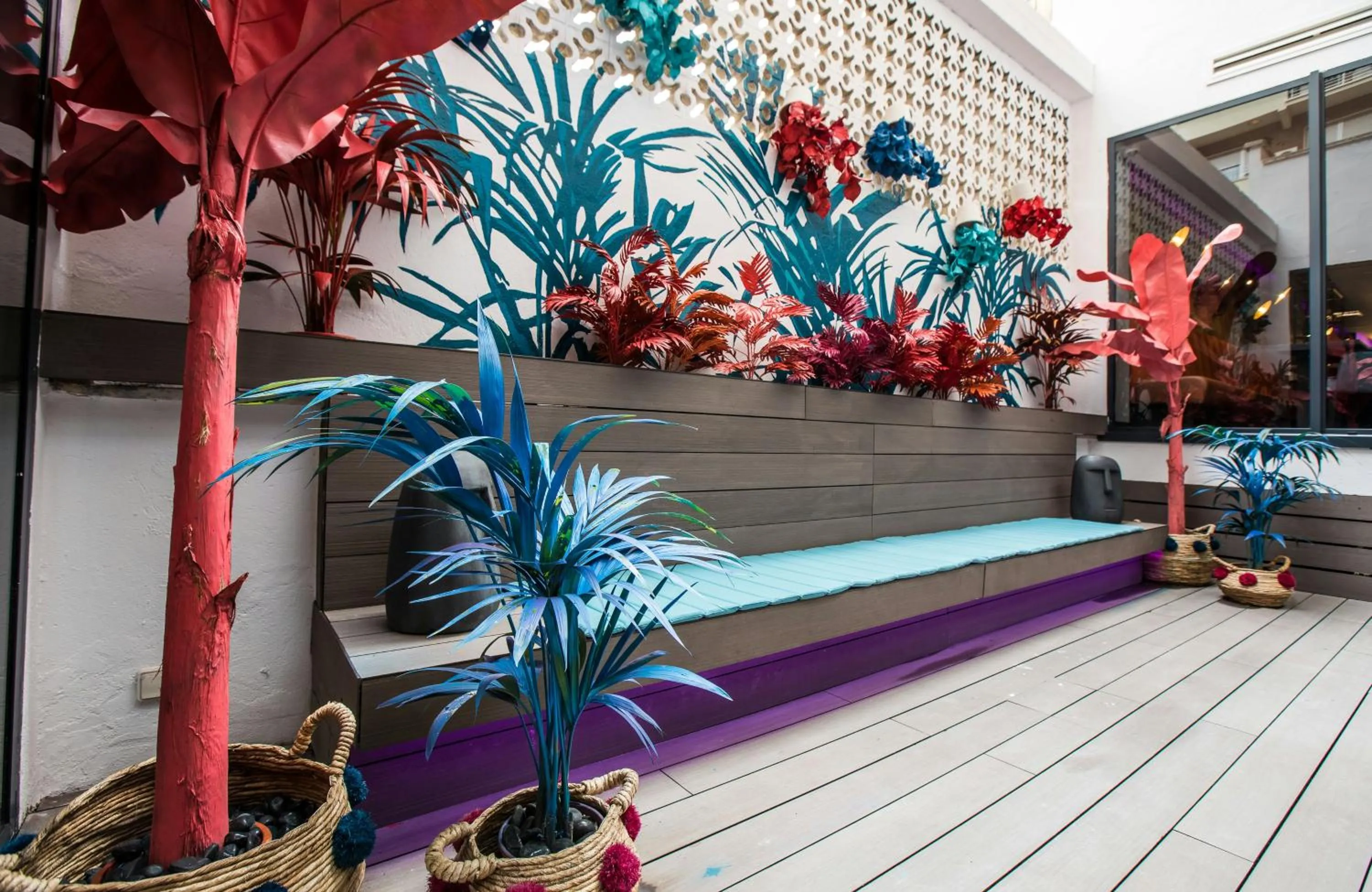 Lounge or bar in NYX Hotel Madrid by Leonardo Hotels