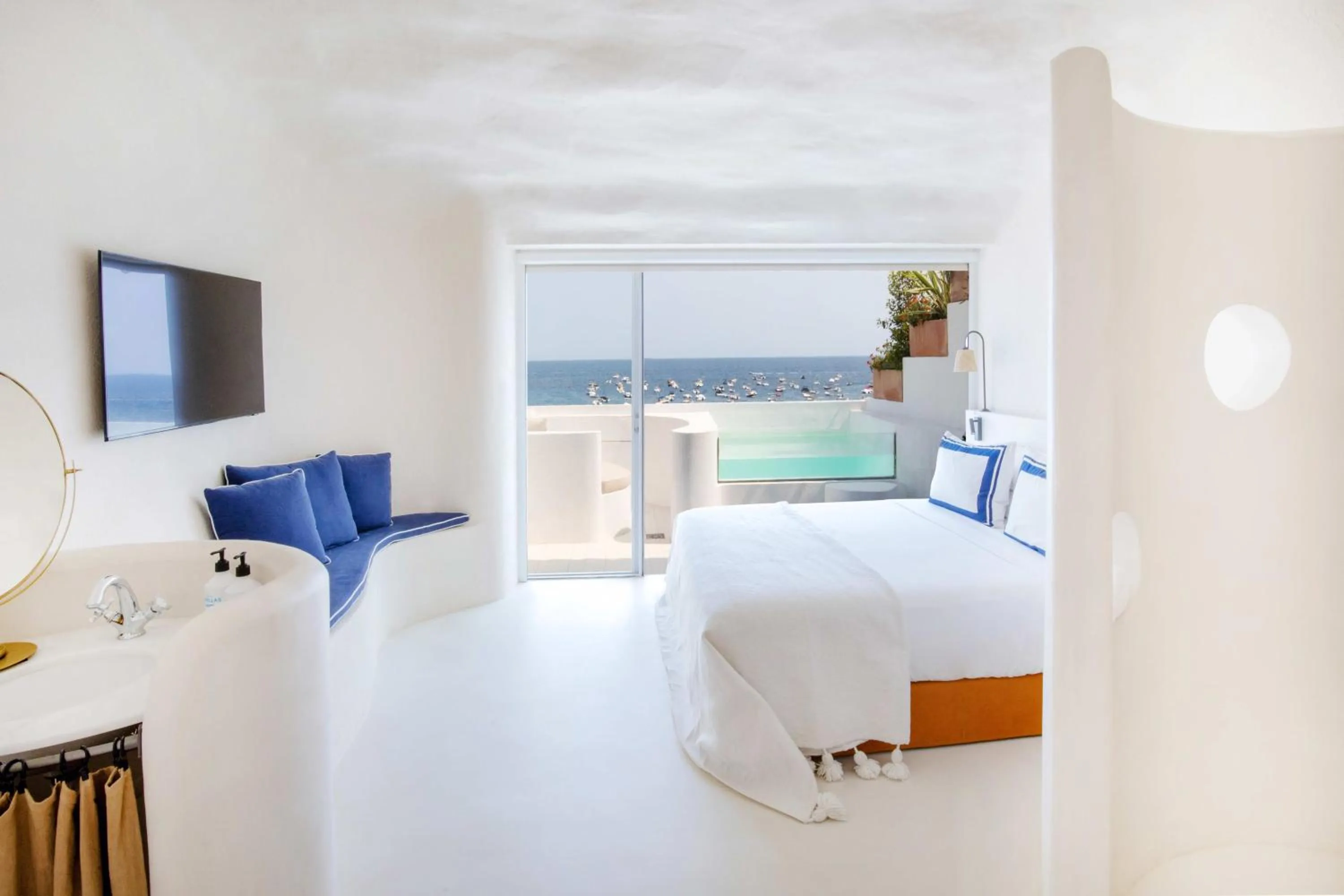 Bed in Hotel Isabella's Llafranc