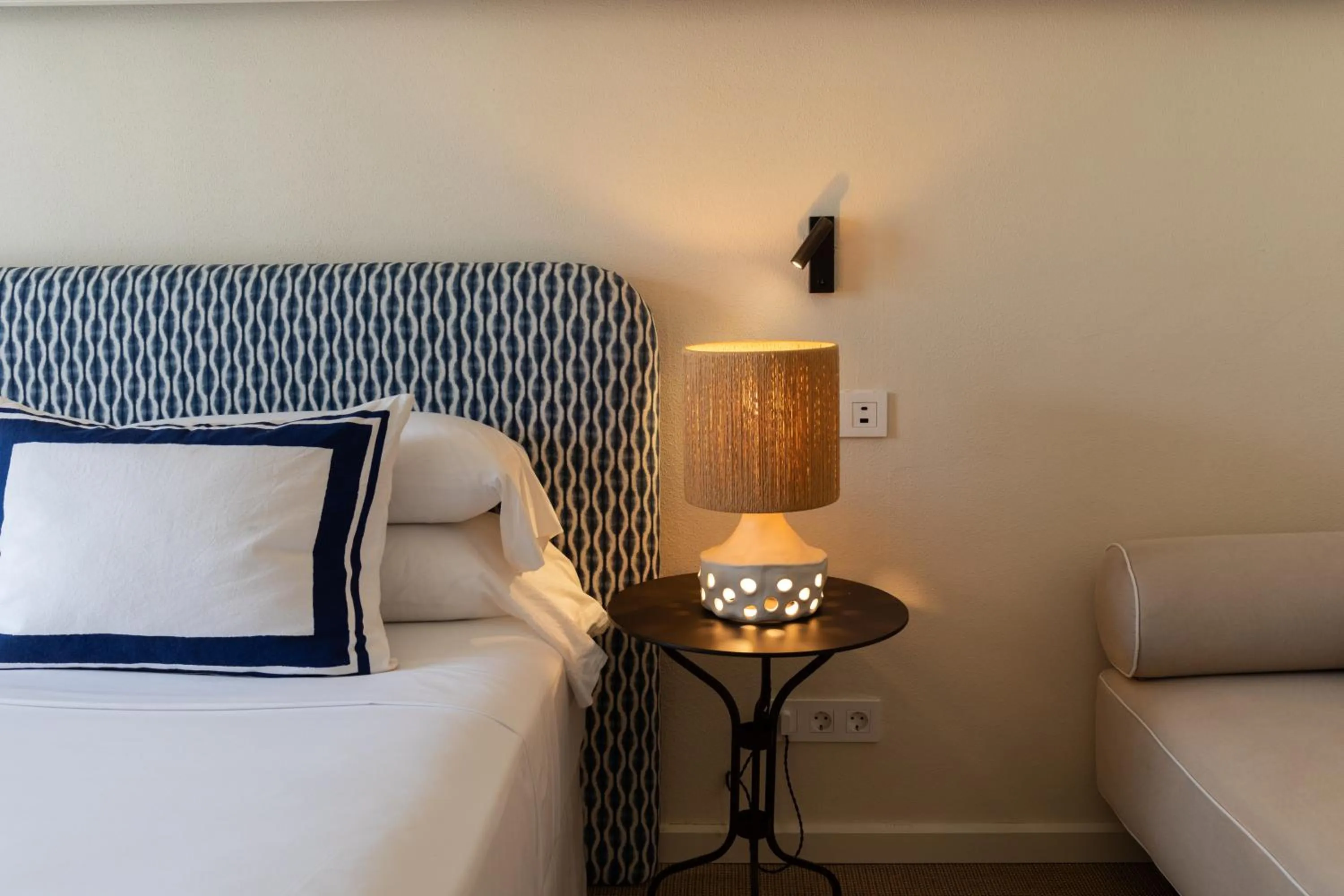 Bedroom, Bed in Hotel Isabella's Llafranc