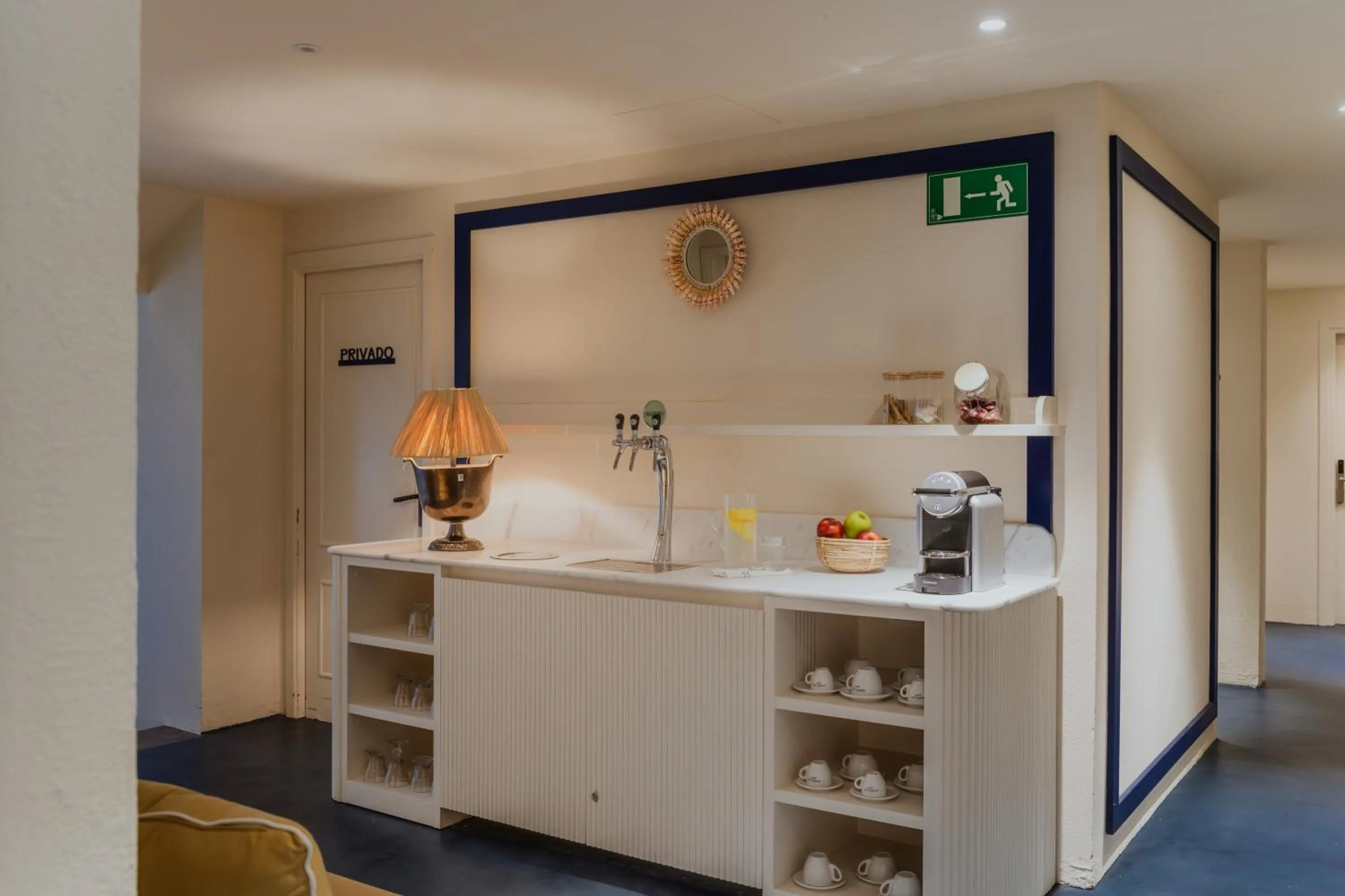 Coffee/tea facilities in Hotel Isabella's Llafranc