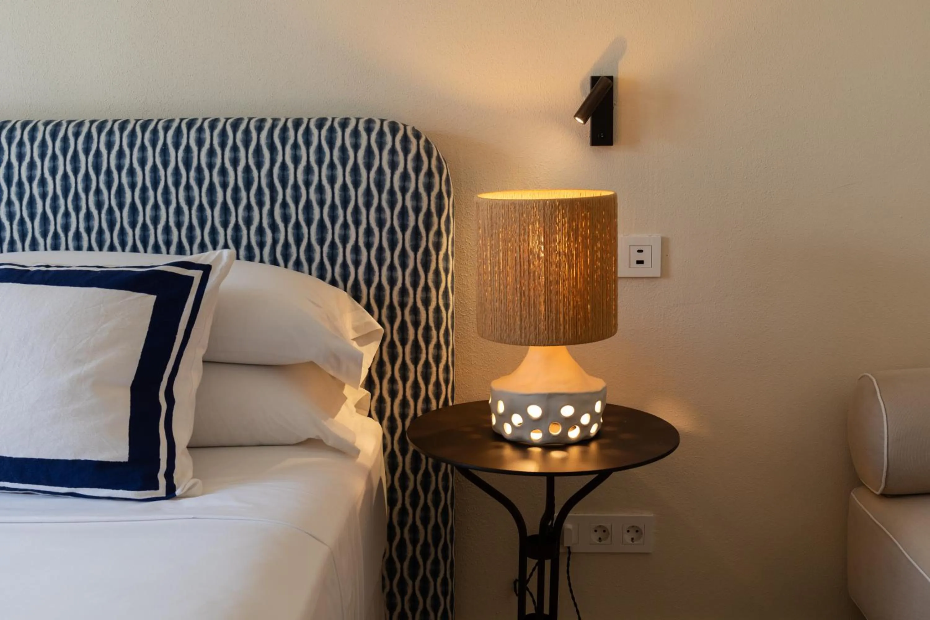 Bedroom, Bed in Hotel Isabella's Llafranc