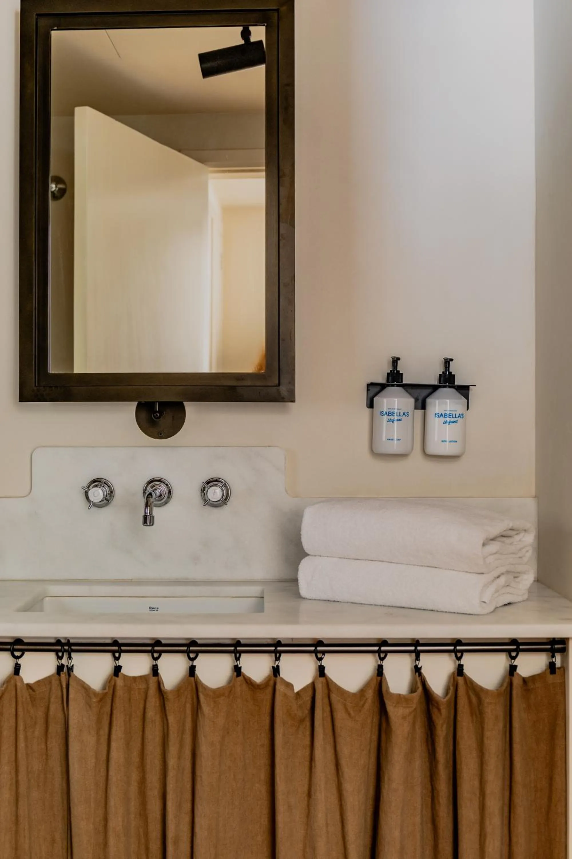 Bathroom in Hotel Isabella's Llafranc