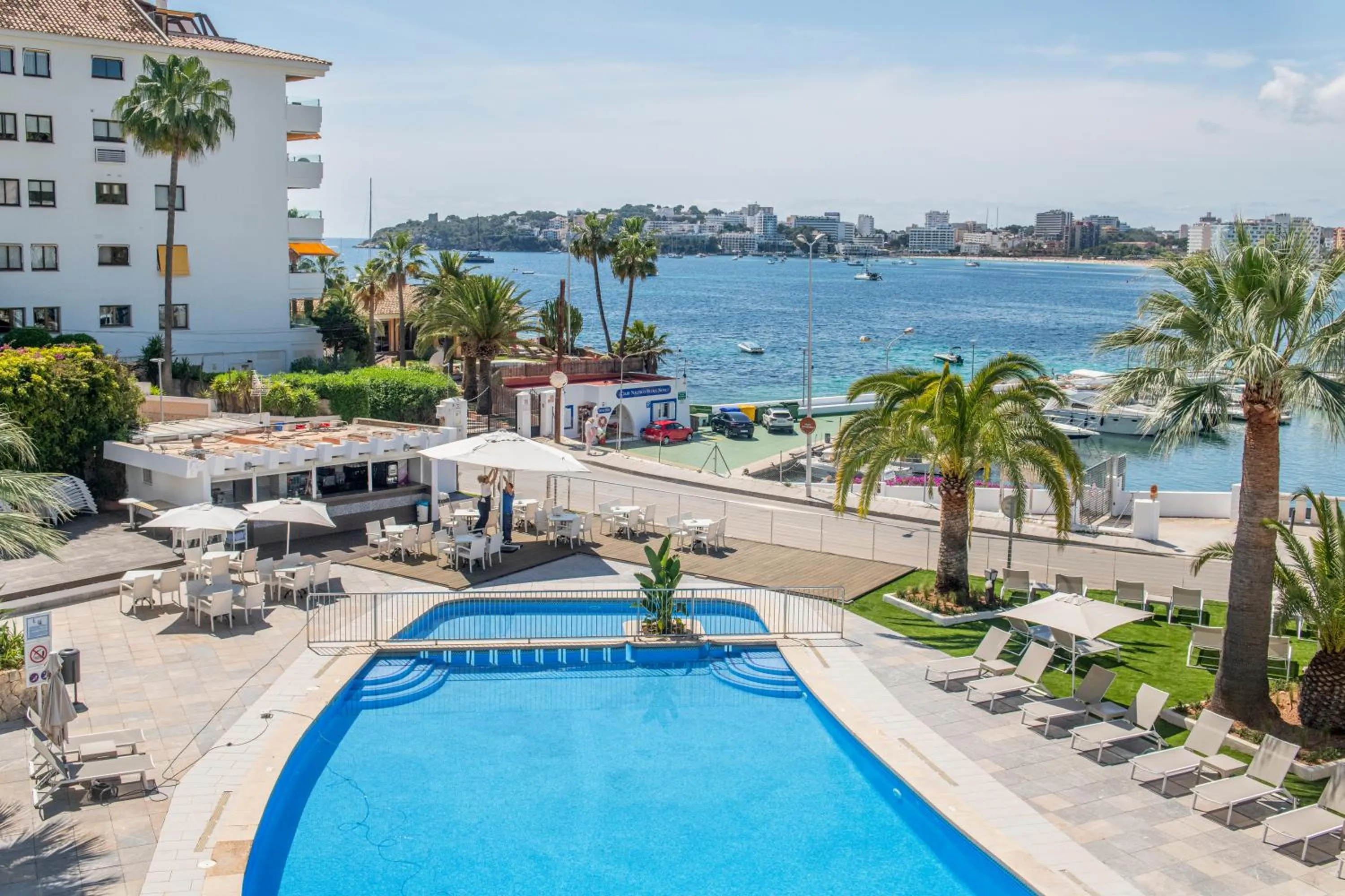 Lounge or bar in Roc Portonova Apartaments