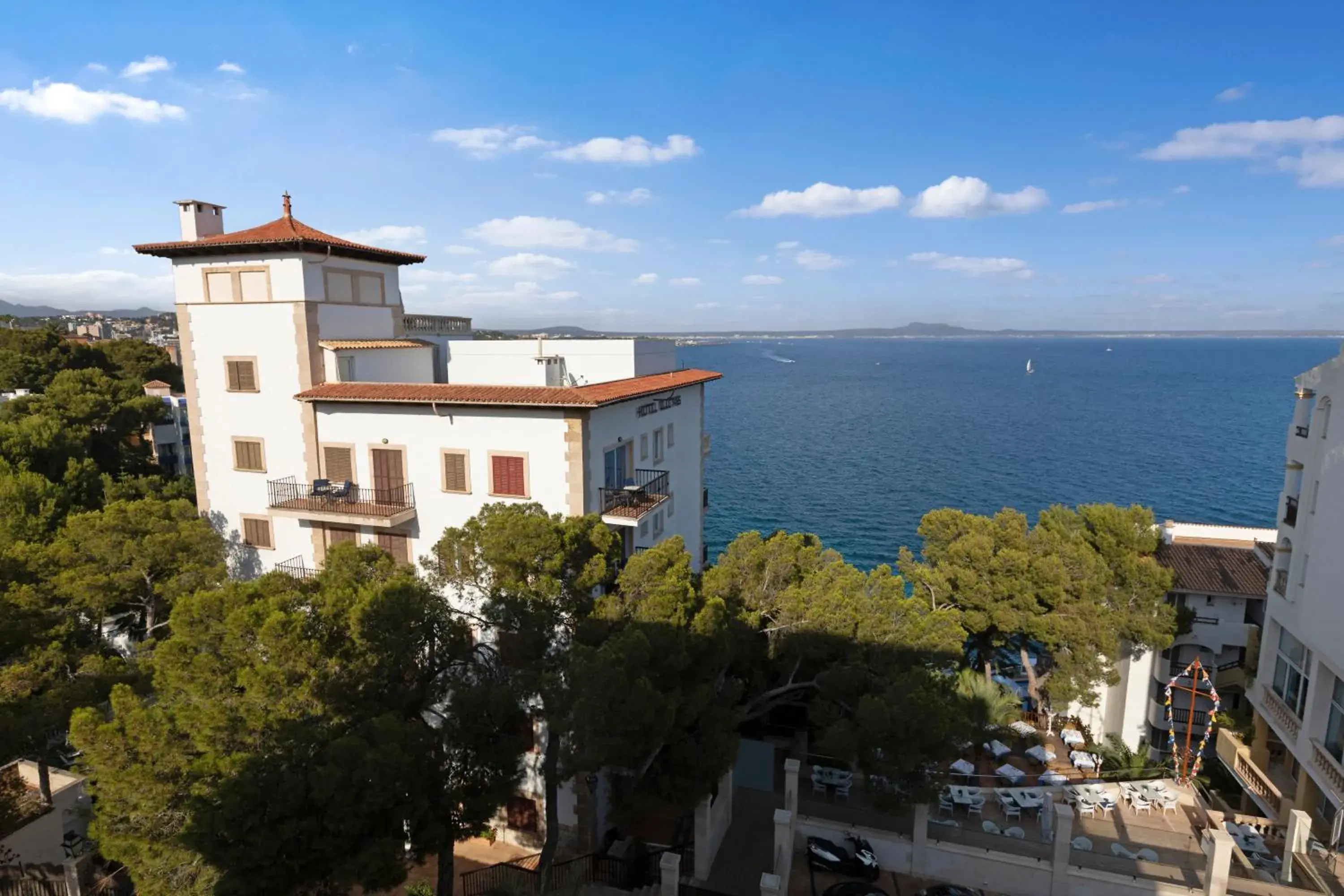 Double single use room with lateral sea view - single occupancy in Hotel ROC Illetas & SPA Double single use room with lateral sea view - single occupancy in Hotel ROC Illetas & SPA