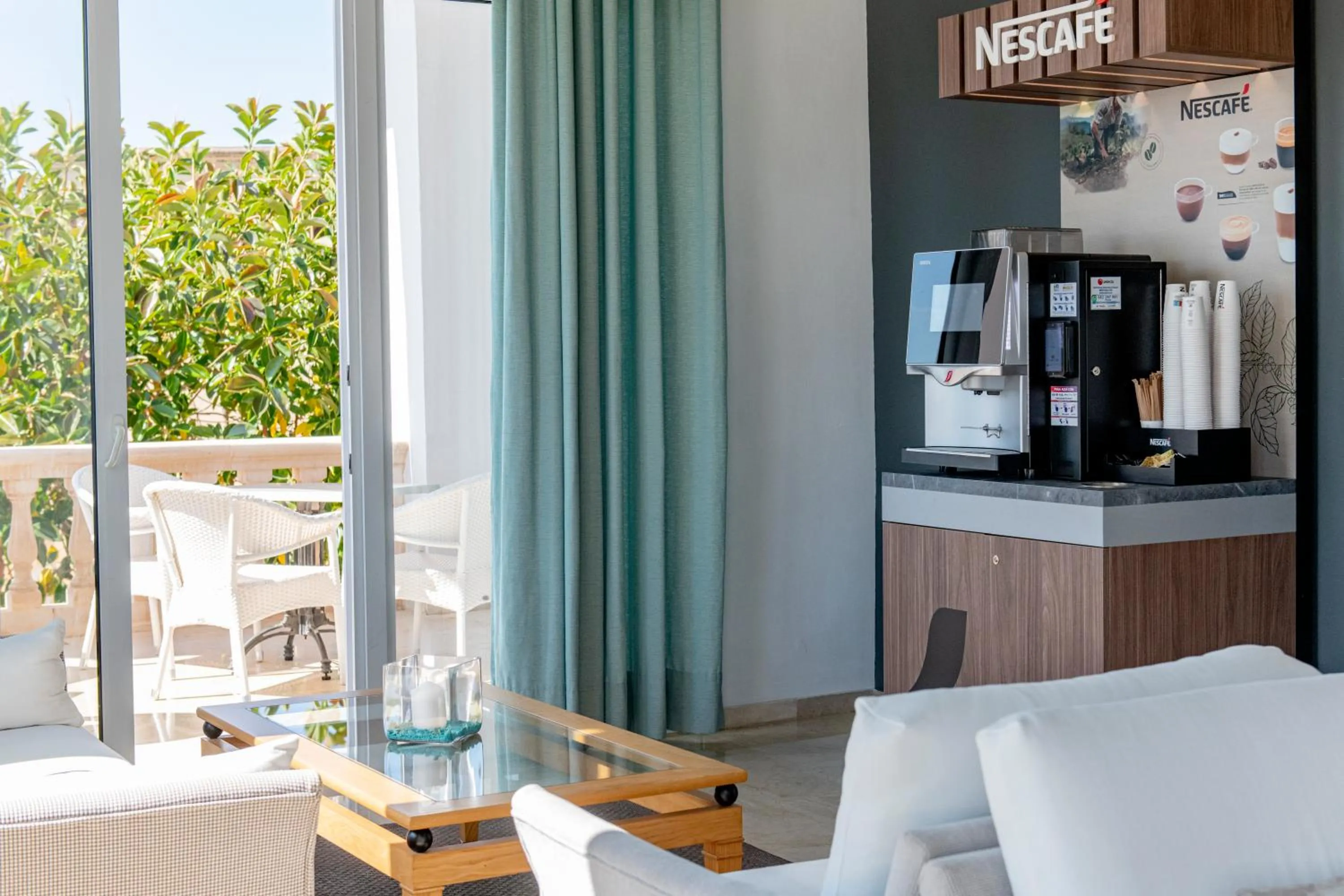 Coffee/tea facilities in Hotel ROC Illetas & SPA