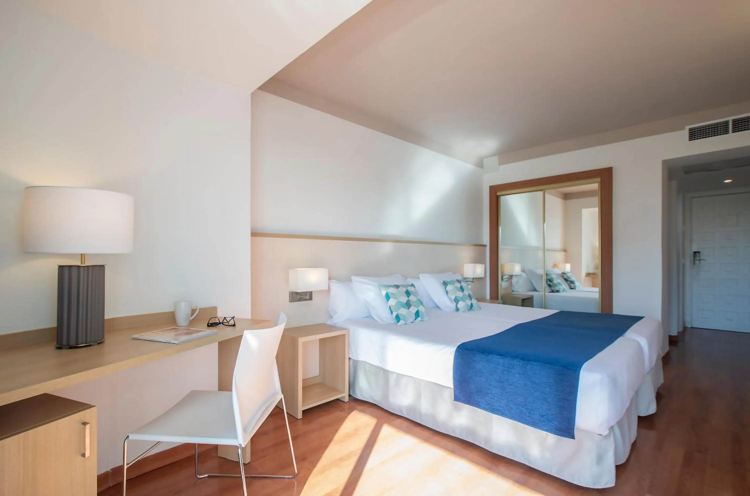 TV and multimedia, Bed in Hotel Costa Málaga - Adults Recommended - by Pierre & Vacances