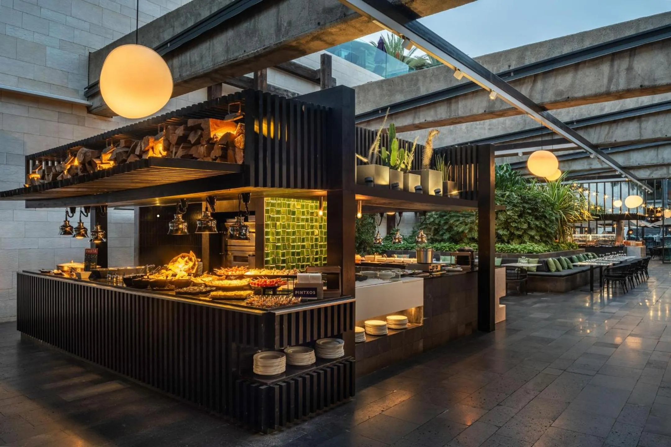 Restaurant/places to eat in Salobre Hotel Resort & Serenity