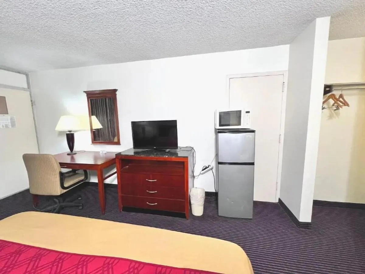 Bed in Heritage Inn & Suites by Capital O Baton Rouge I 10