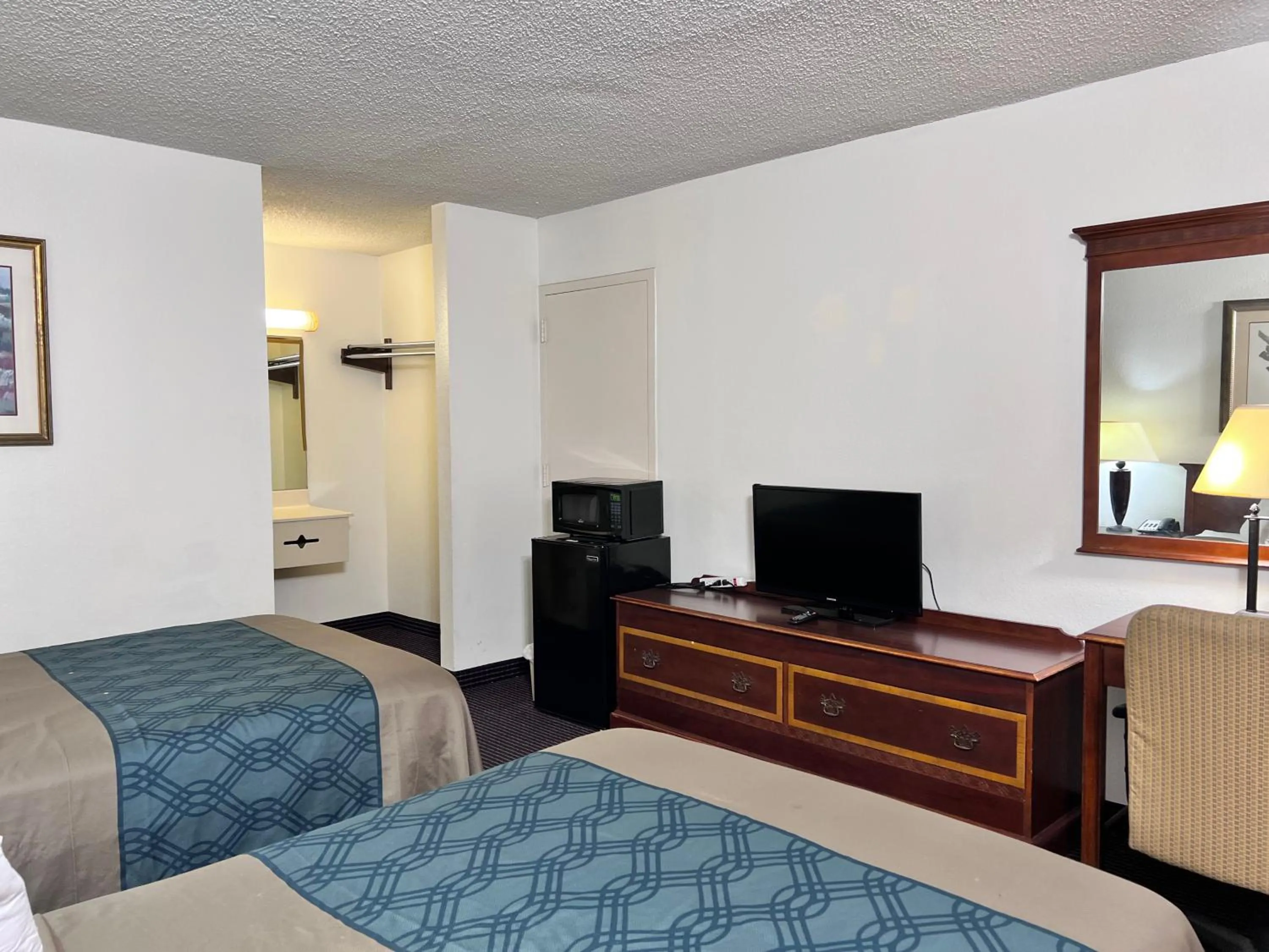 Bedroom, Bed in Heritage Inn & Suites by Capital O Baton Rouge I 10