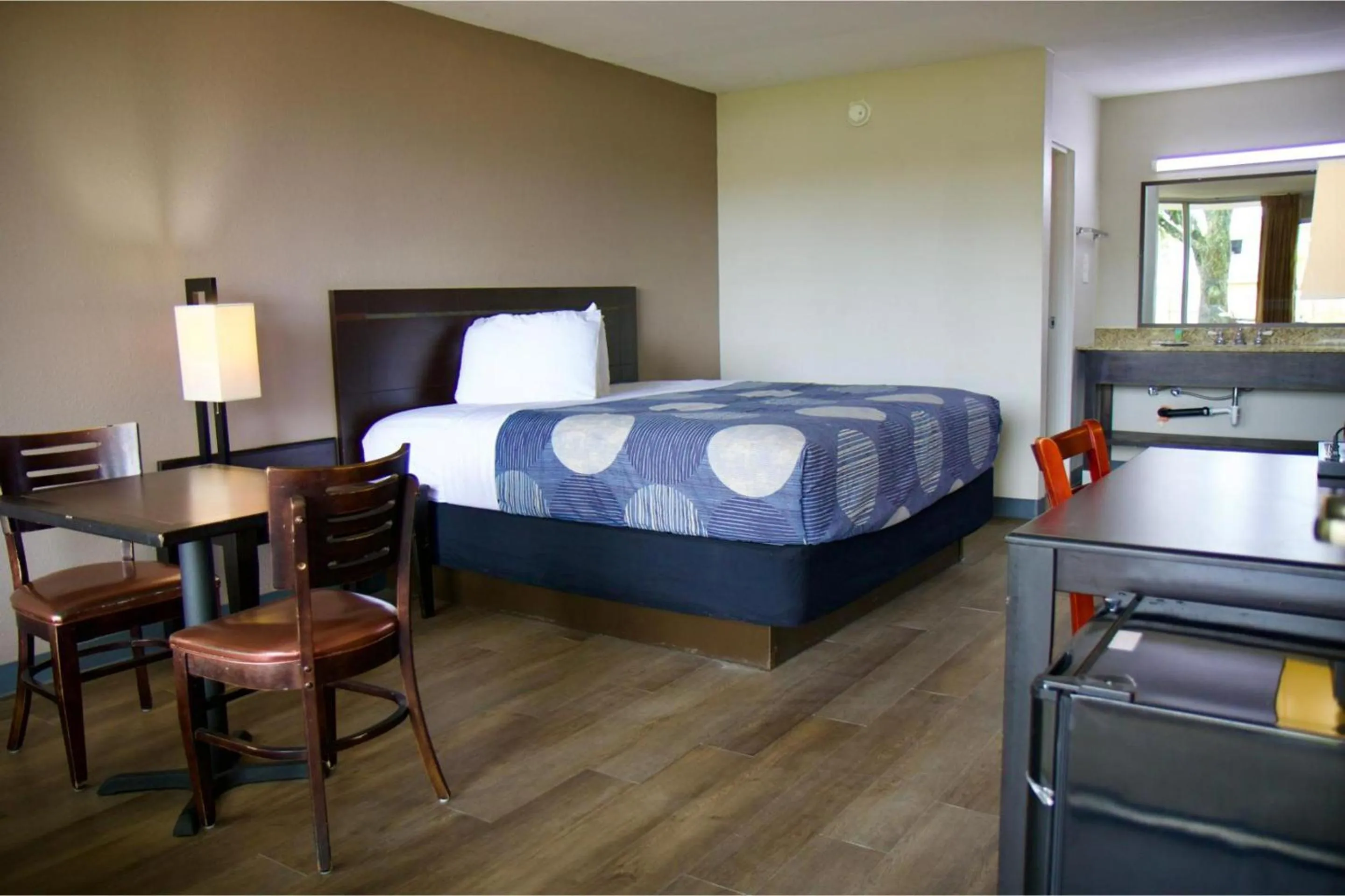 Bedroom, Bed in Heritage Inn & Suites by Capital O Baton Rouge I 10